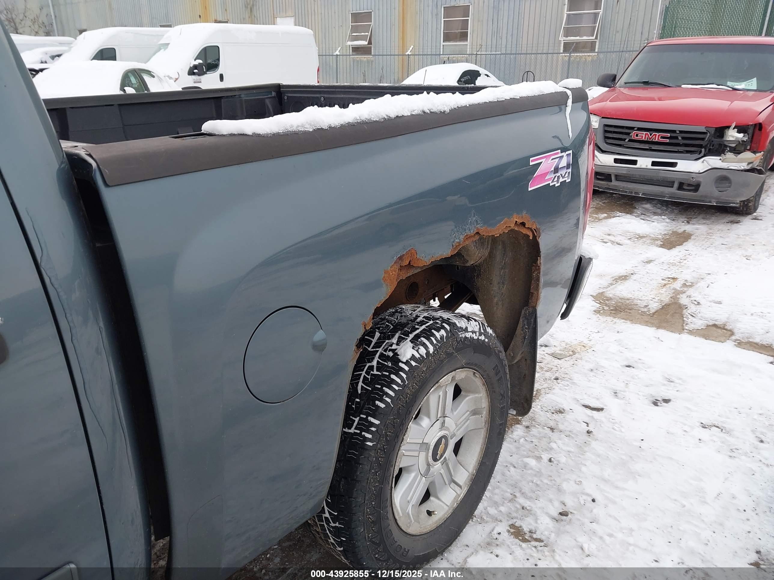 CHEVROLET SILVERADO image 6