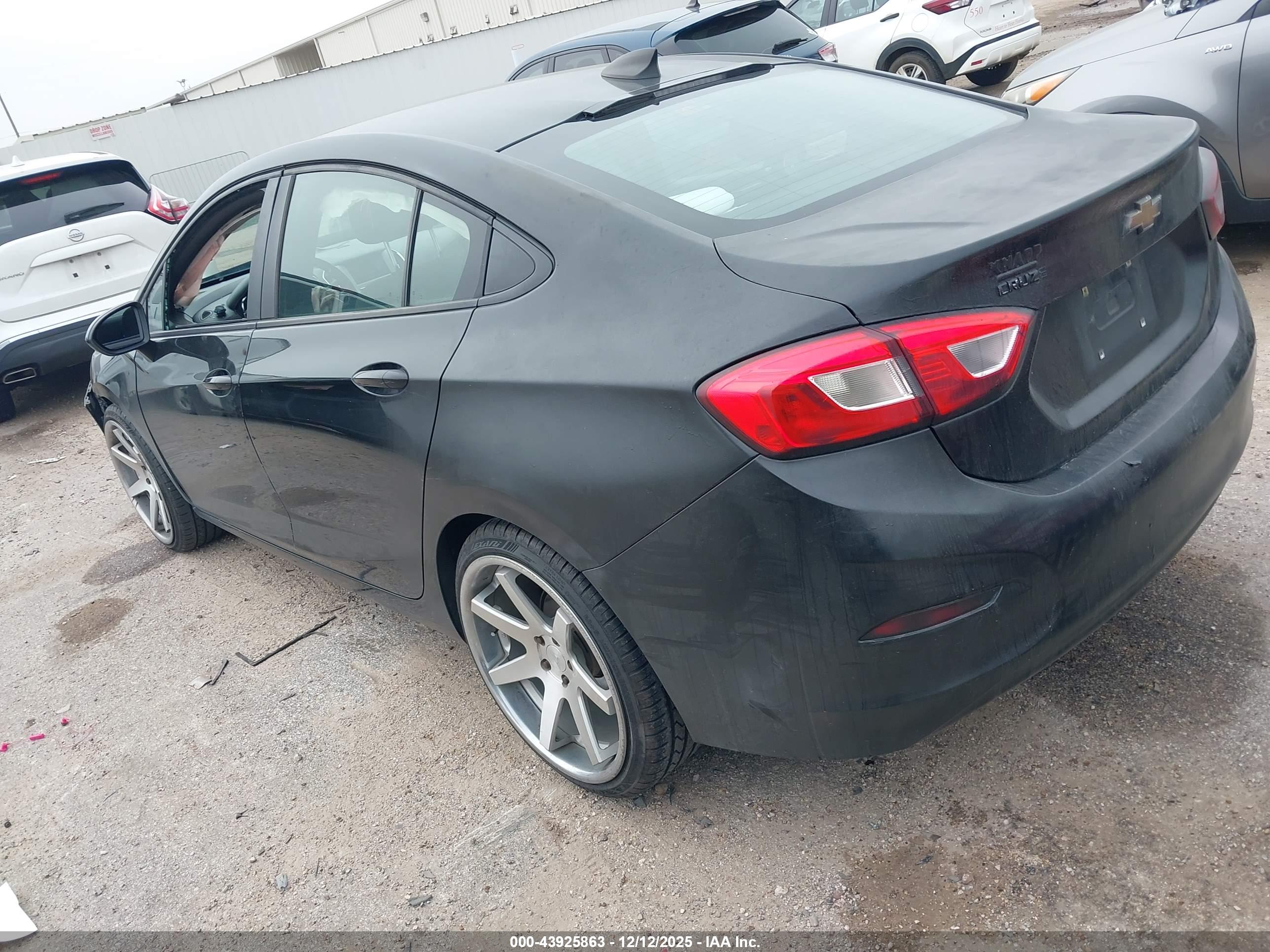 CHEVROLET CRUZE image 3