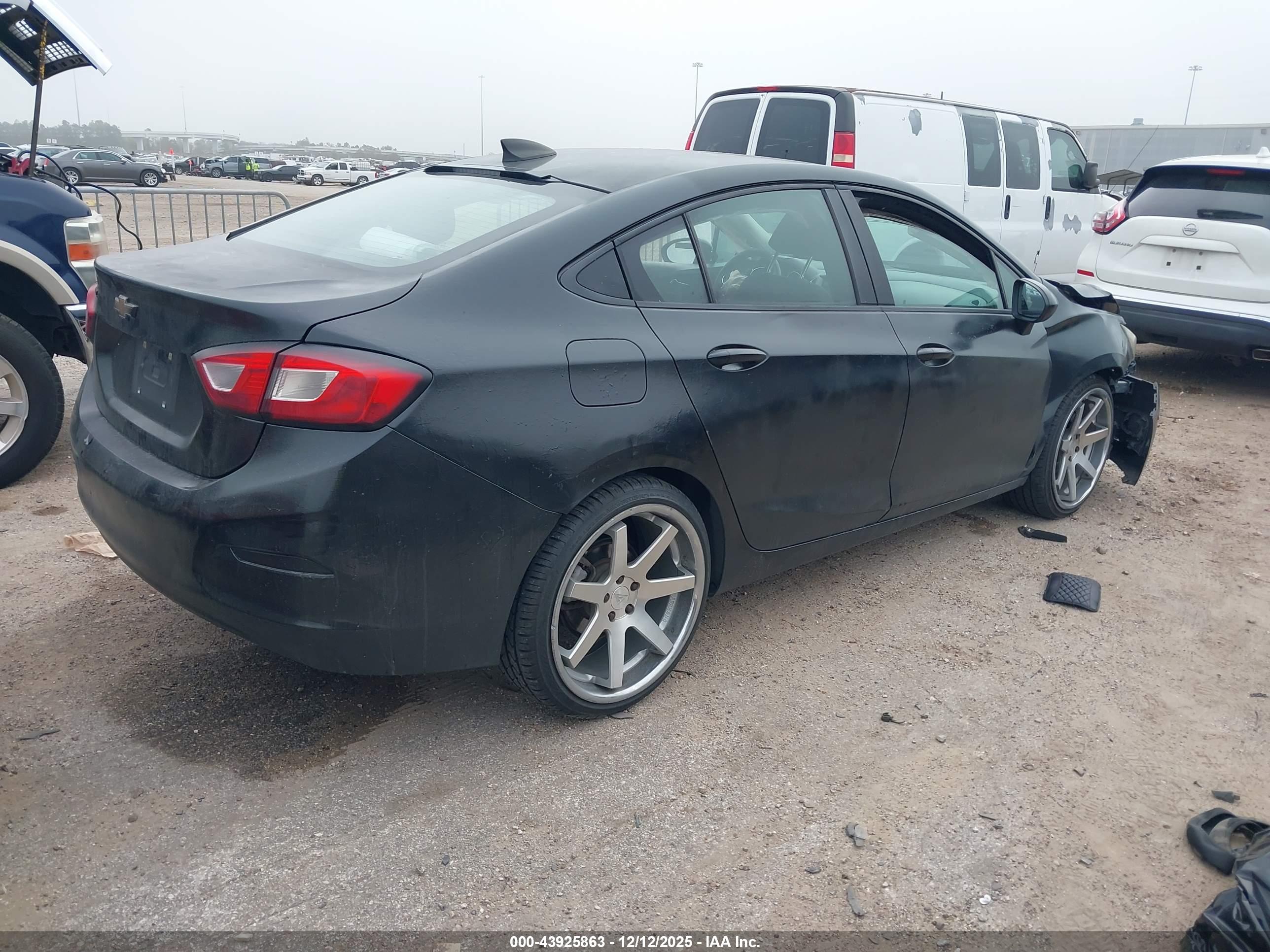 CHEVROLET CRUZE image 4