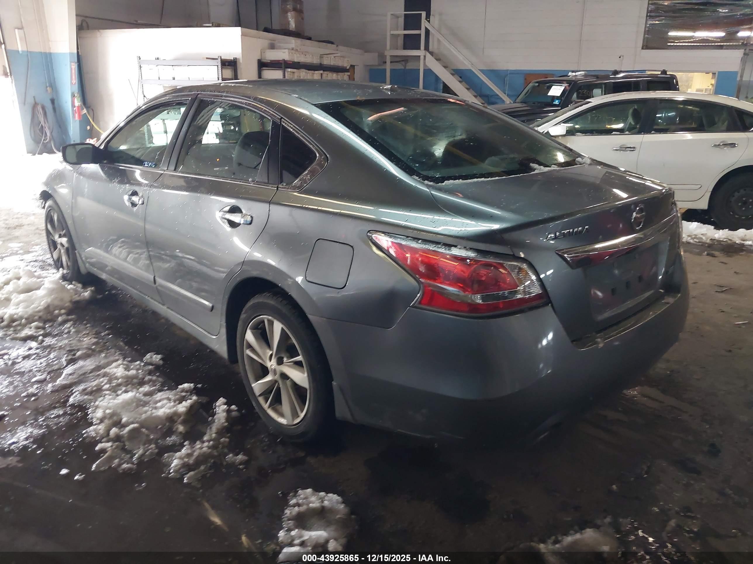NISSAN ALTIMA image 3