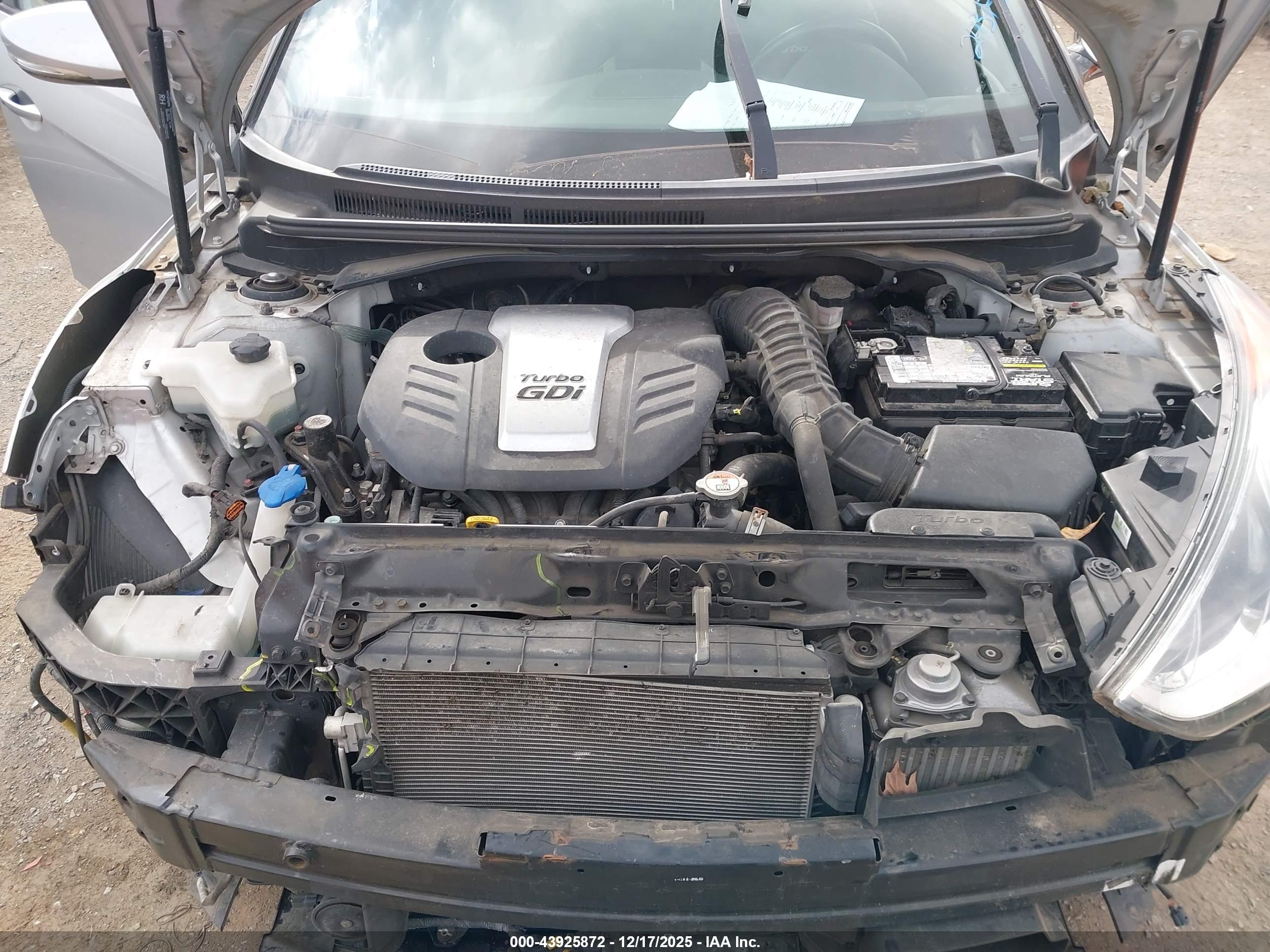 HYUNDAI VELOSTER image 10