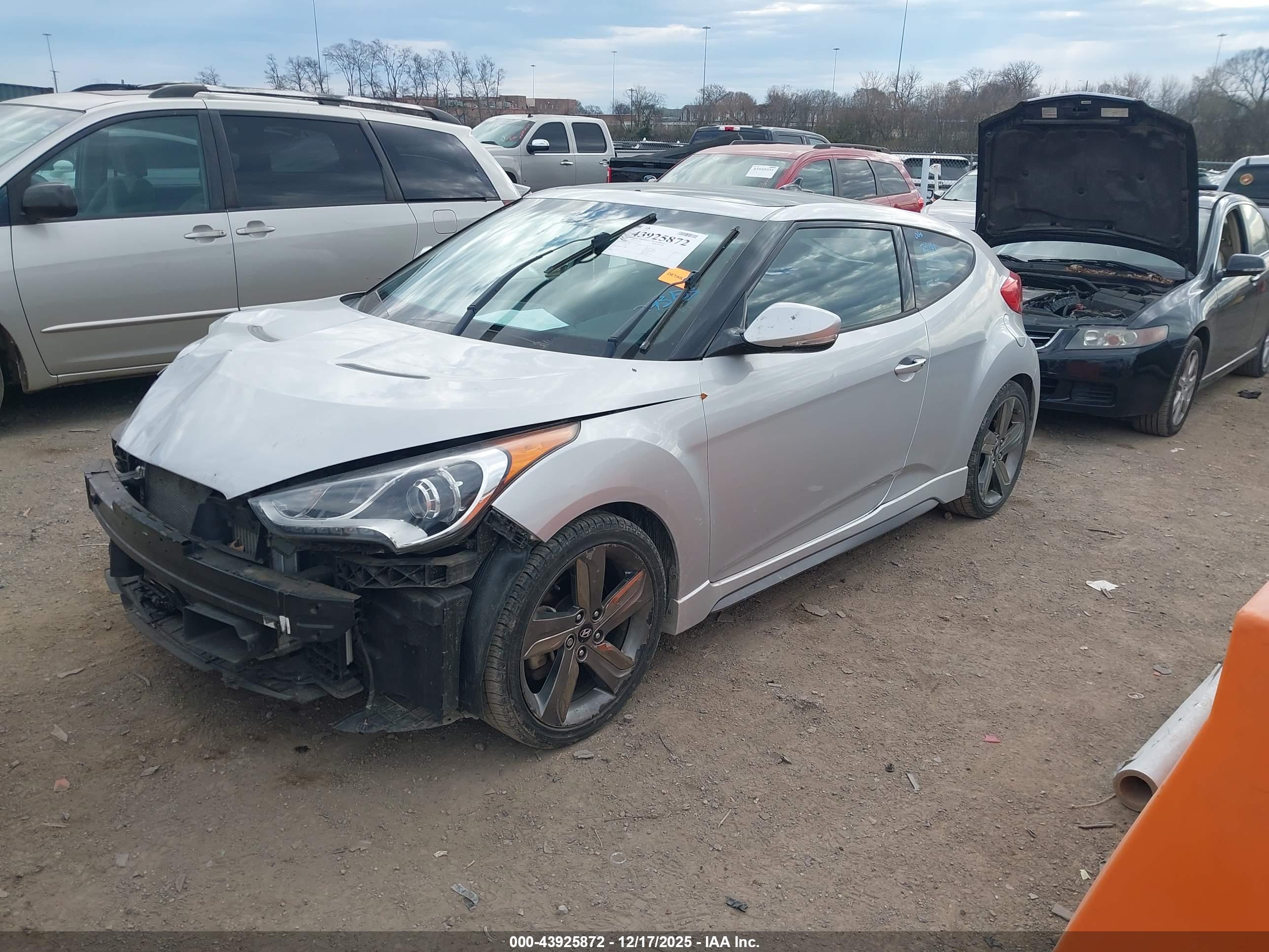 HYUNDAI VELOSTER image 2