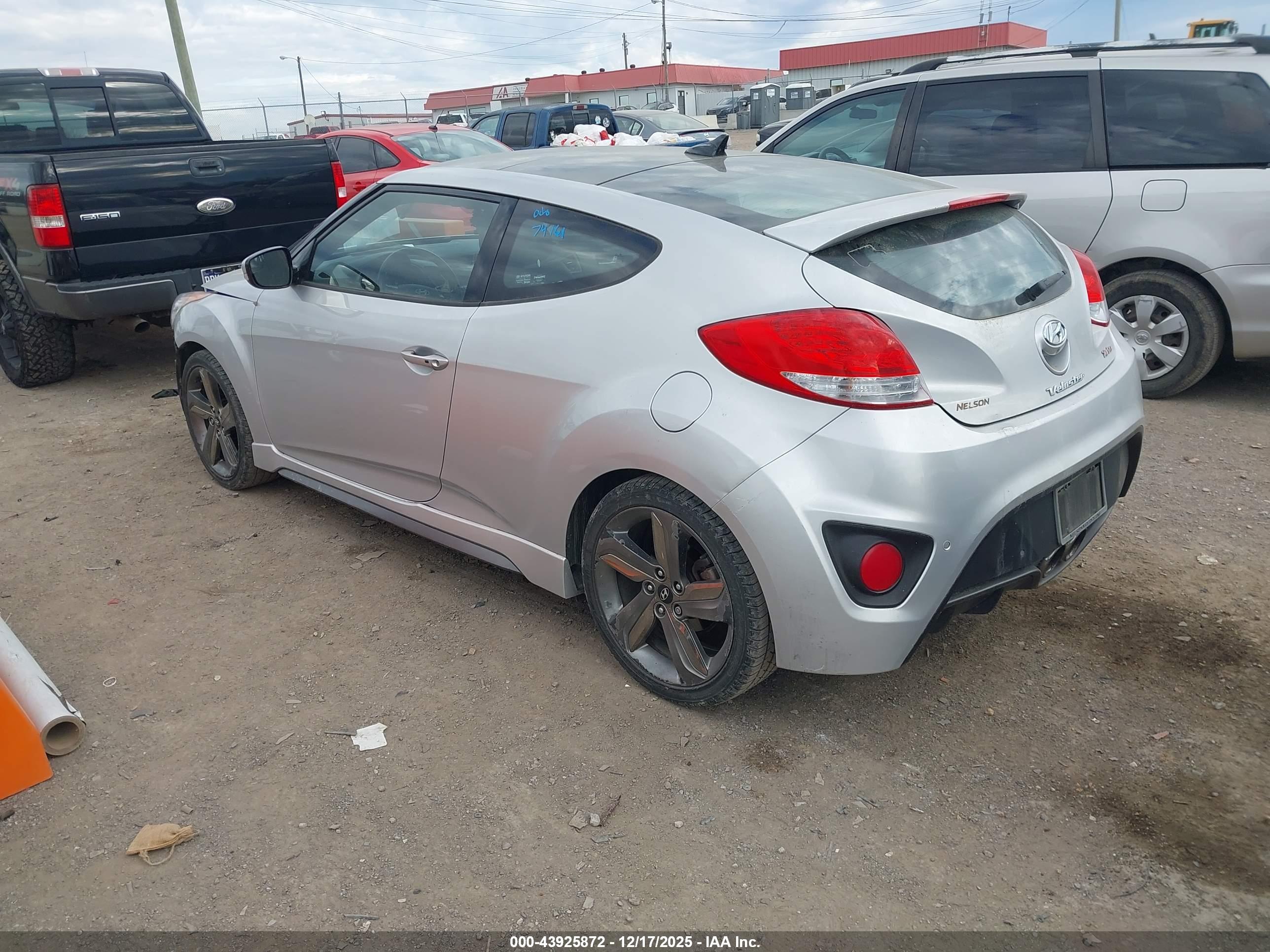HYUNDAI VELOSTER image 3