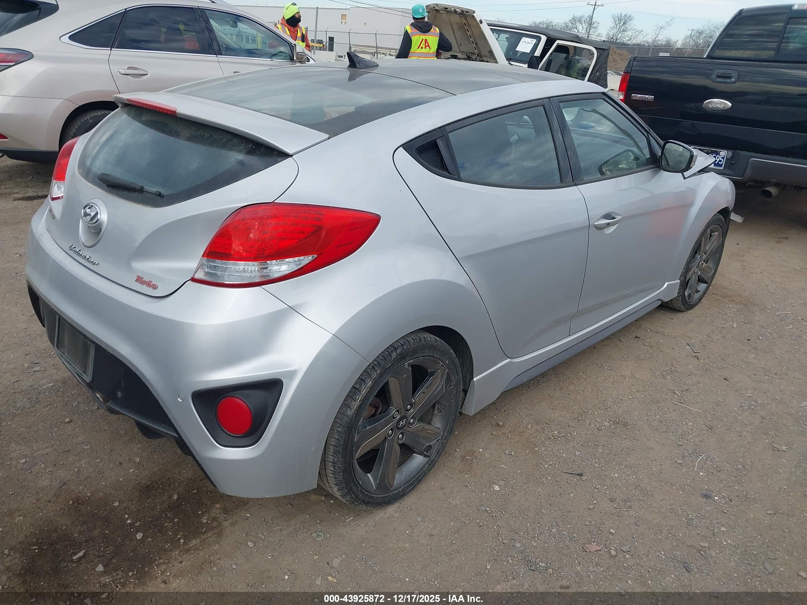 HYUNDAI VELOSTER image 4
