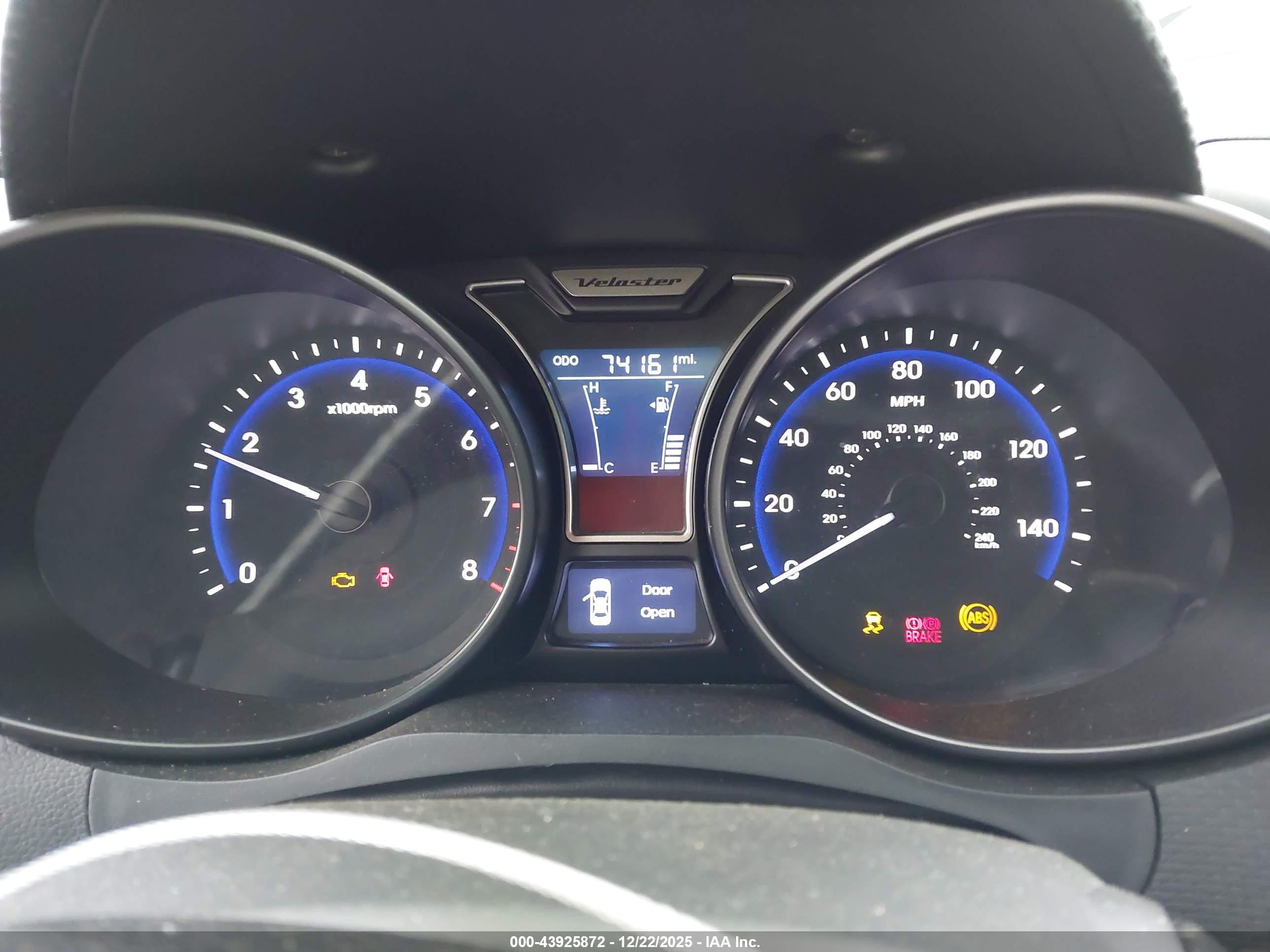 HYUNDAI VELOSTER image 7