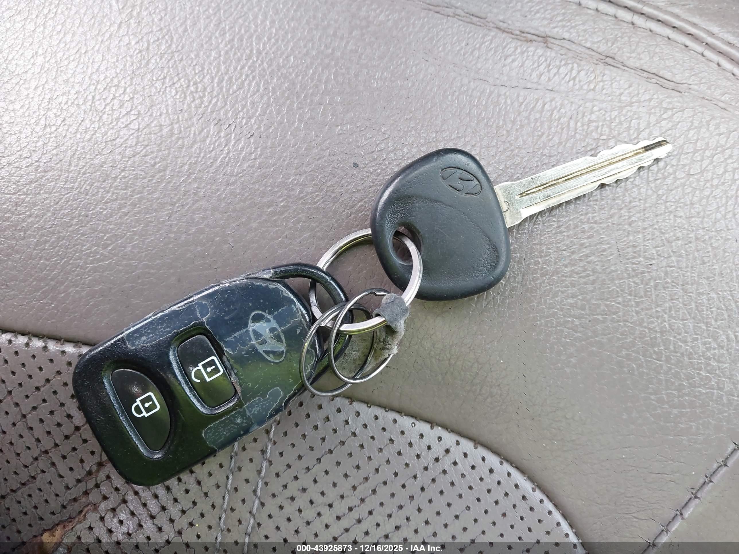 HYUNDAI TUCSON image 11