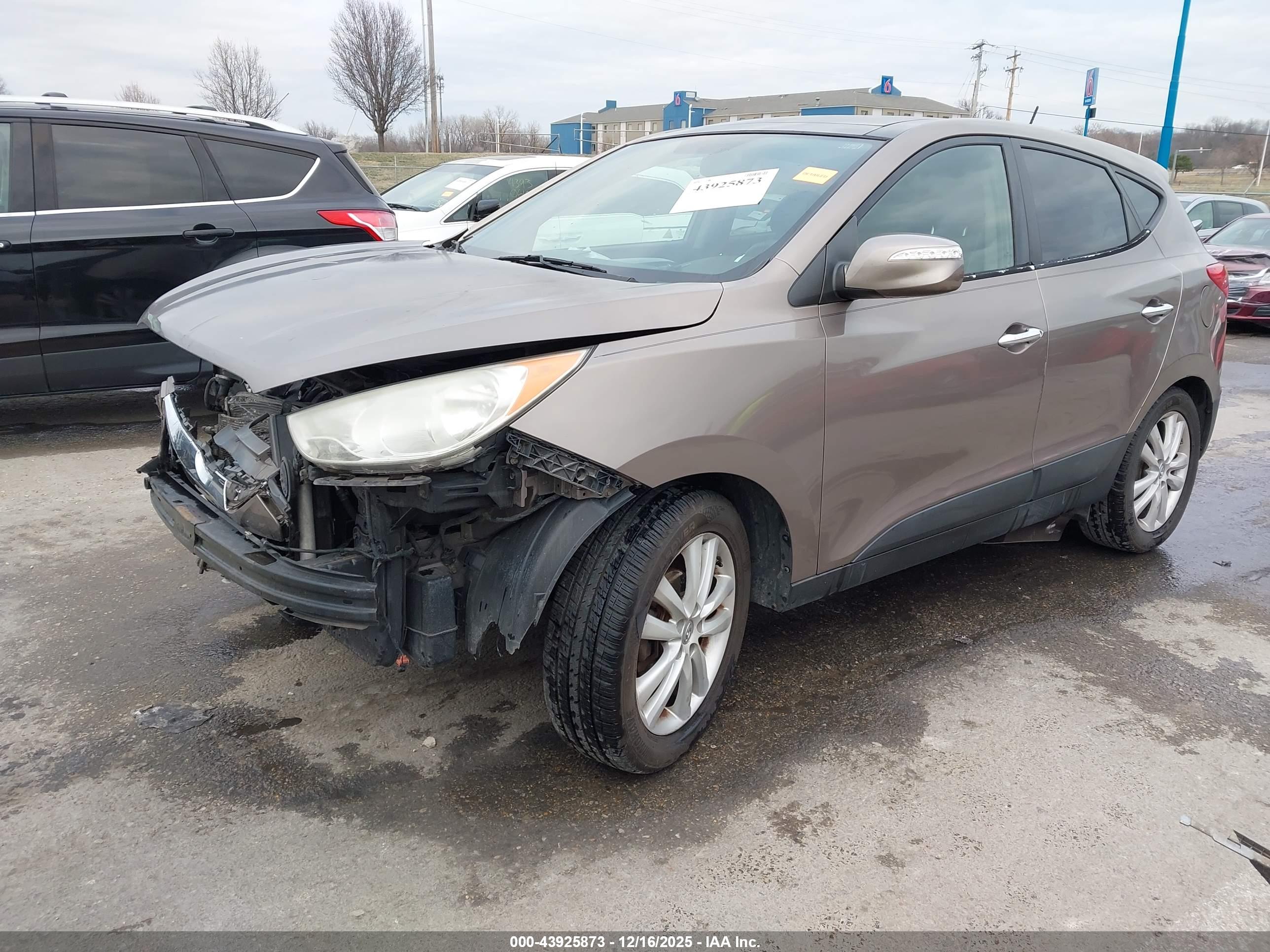 HYUNDAI TUCSON image 2