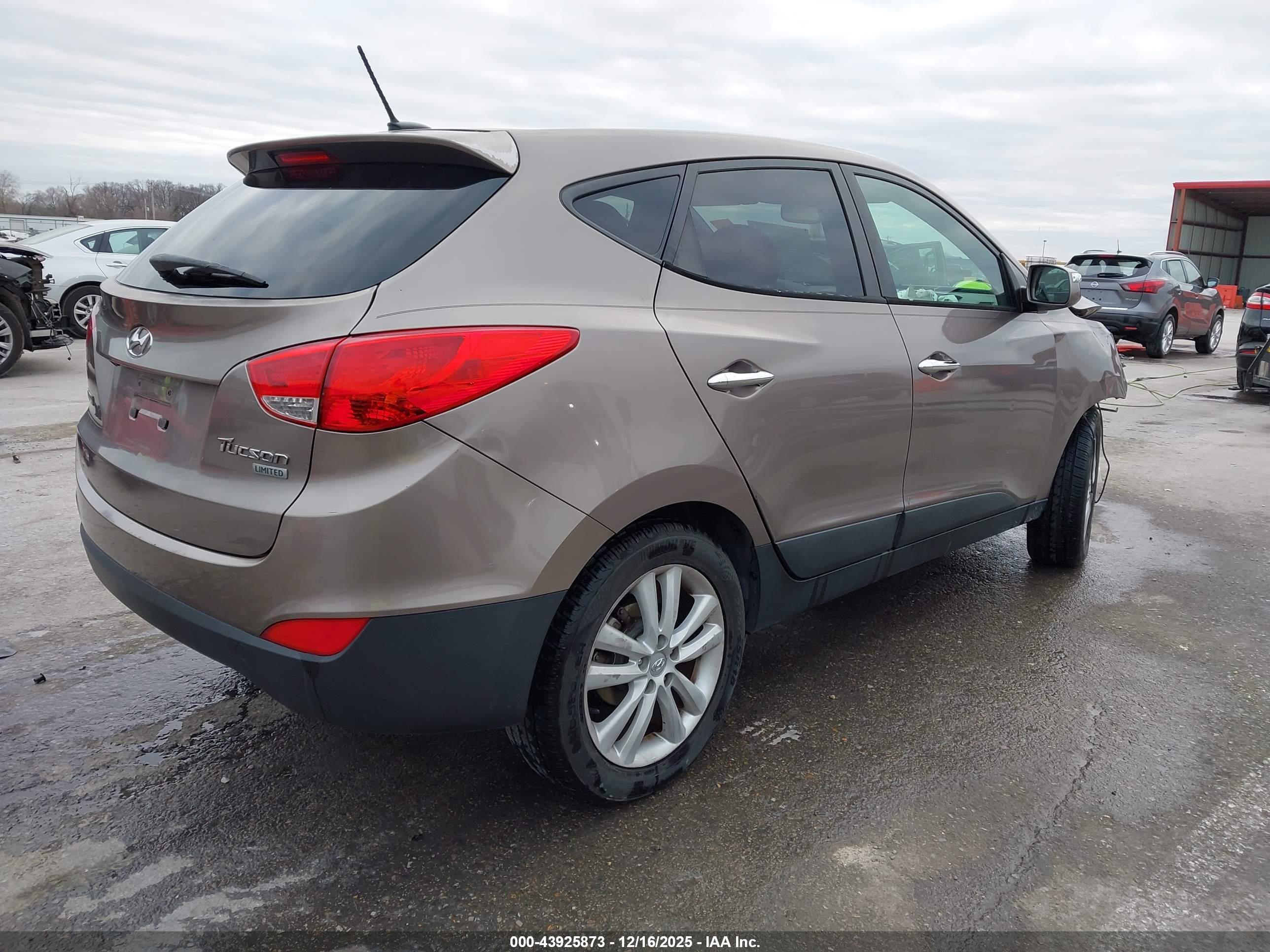 HYUNDAI TUCSON image 4