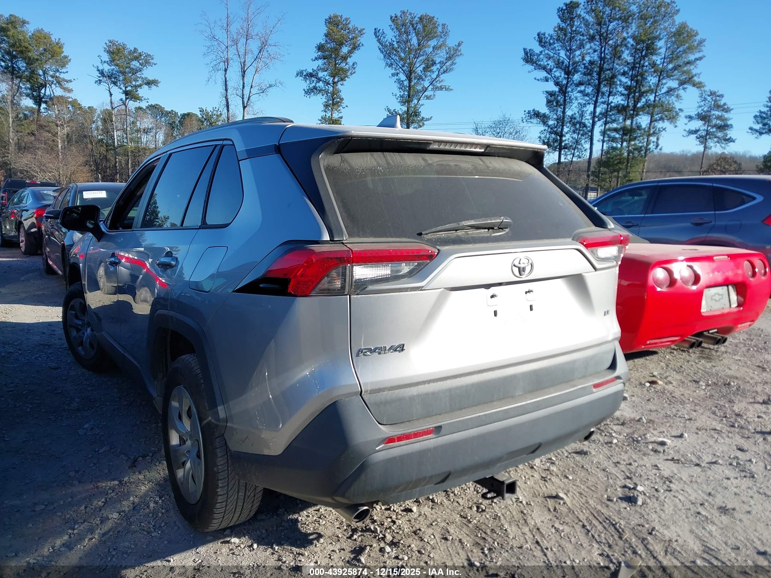 TOYOTA RAV4 image 3