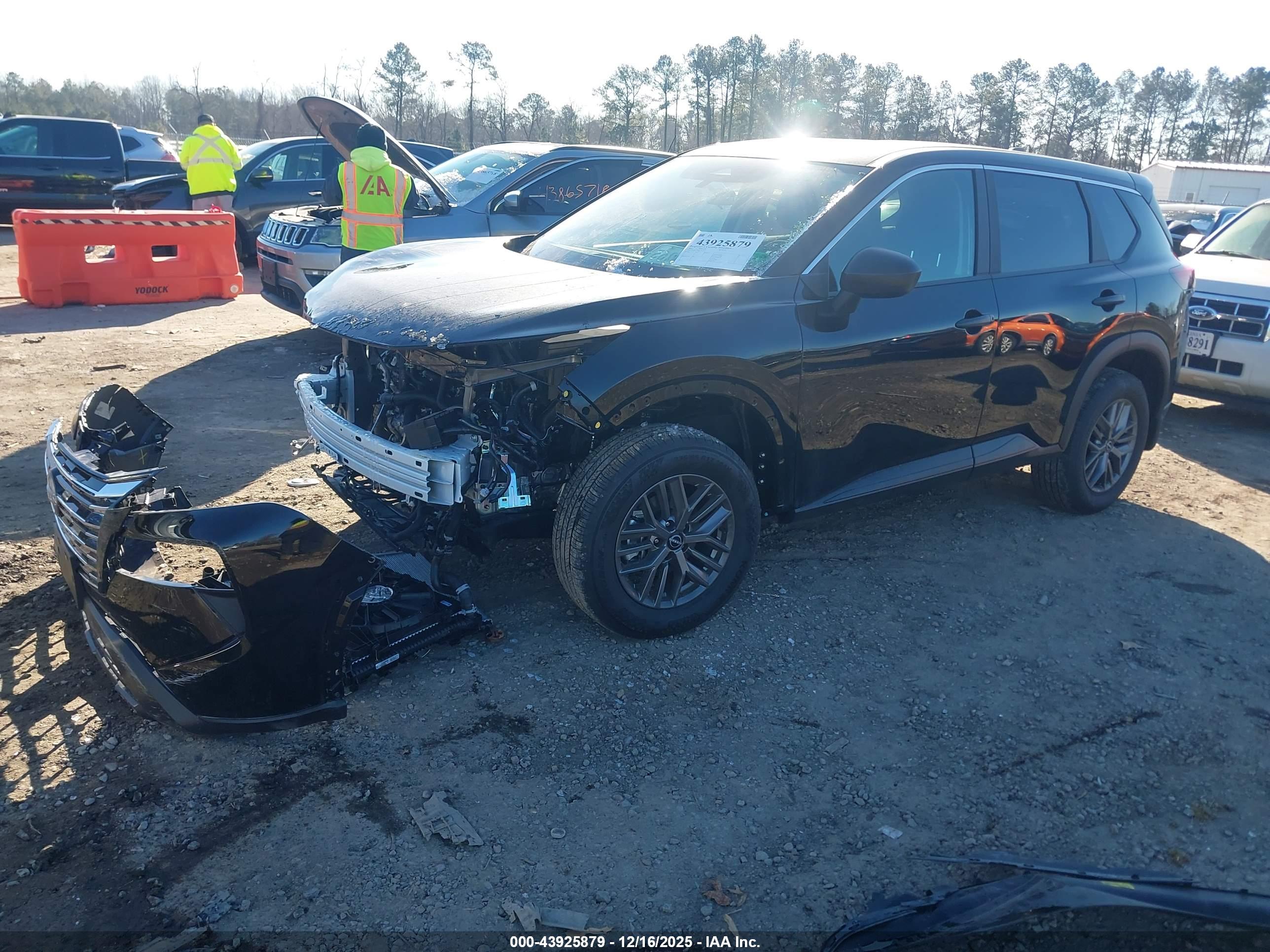 NISSAN ROGUE image 2