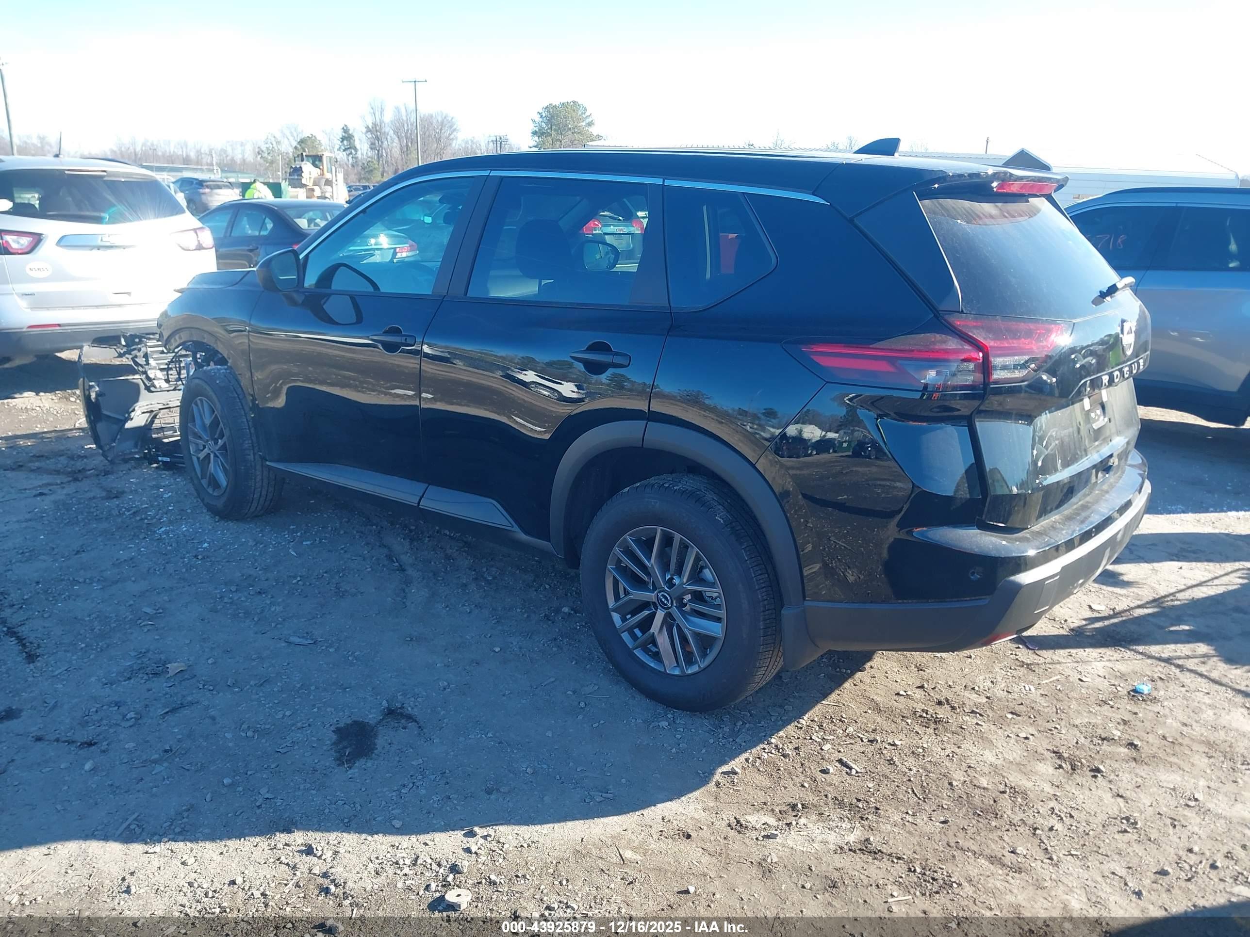 NISSAN ROGUE image 3