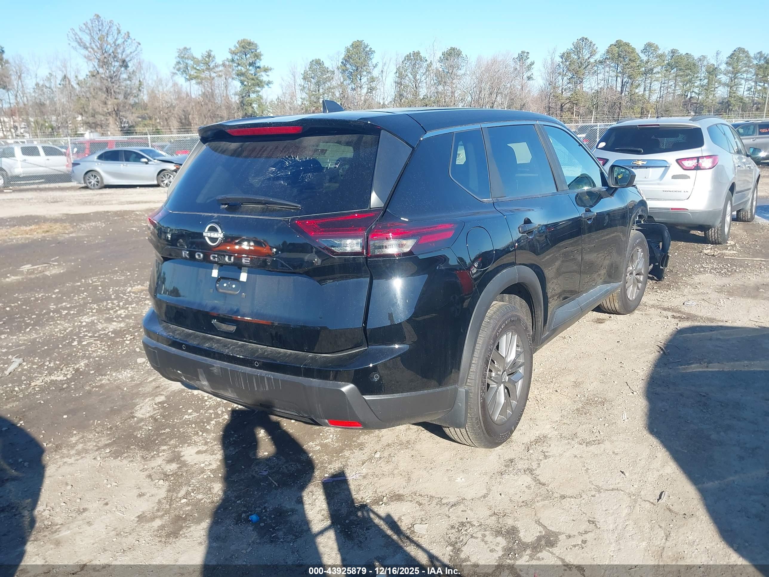 NISSAN ROGUE image 4