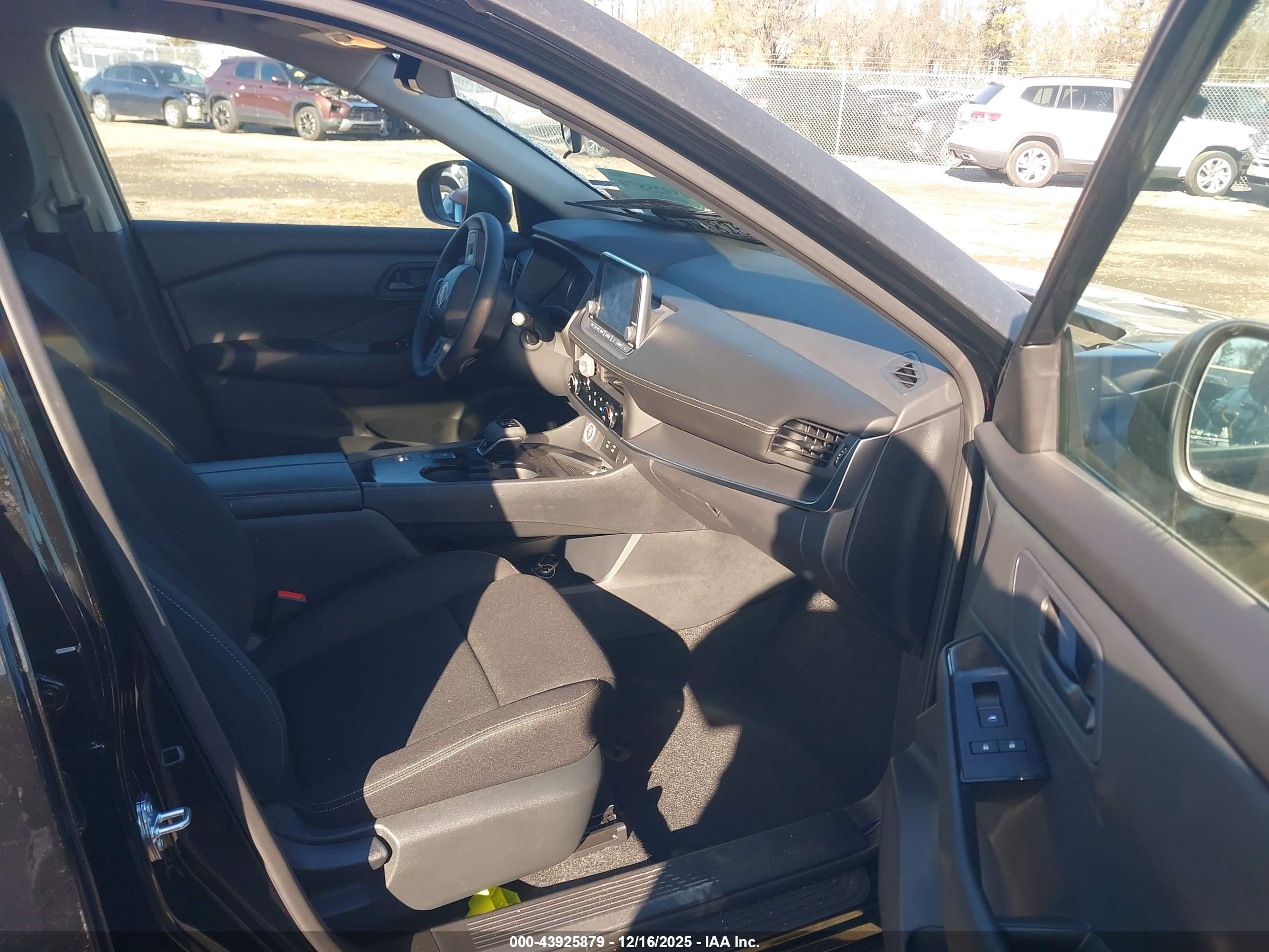 NISSAN ROGUE image 5