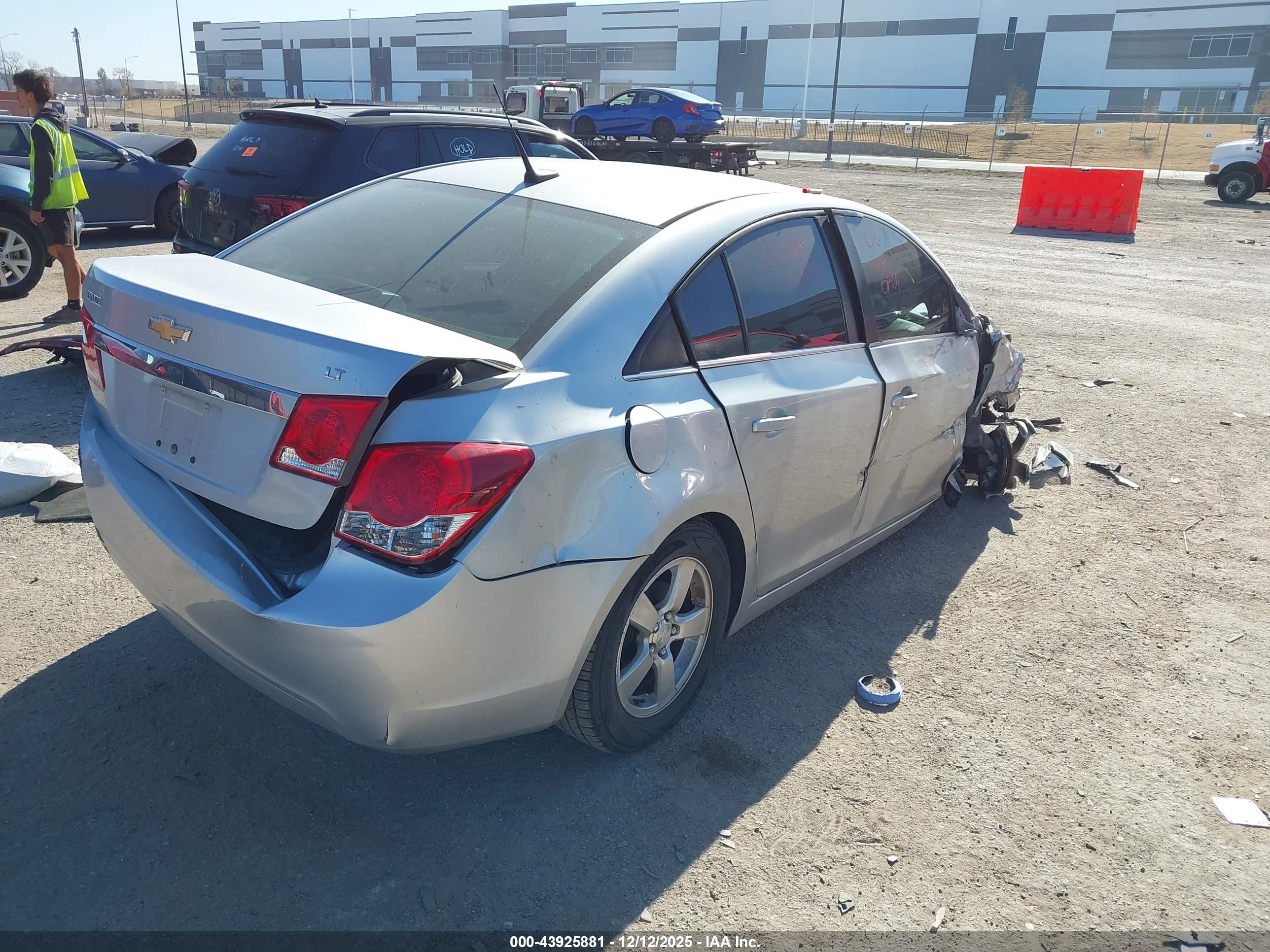 CHEVROLET CRUZE image 4