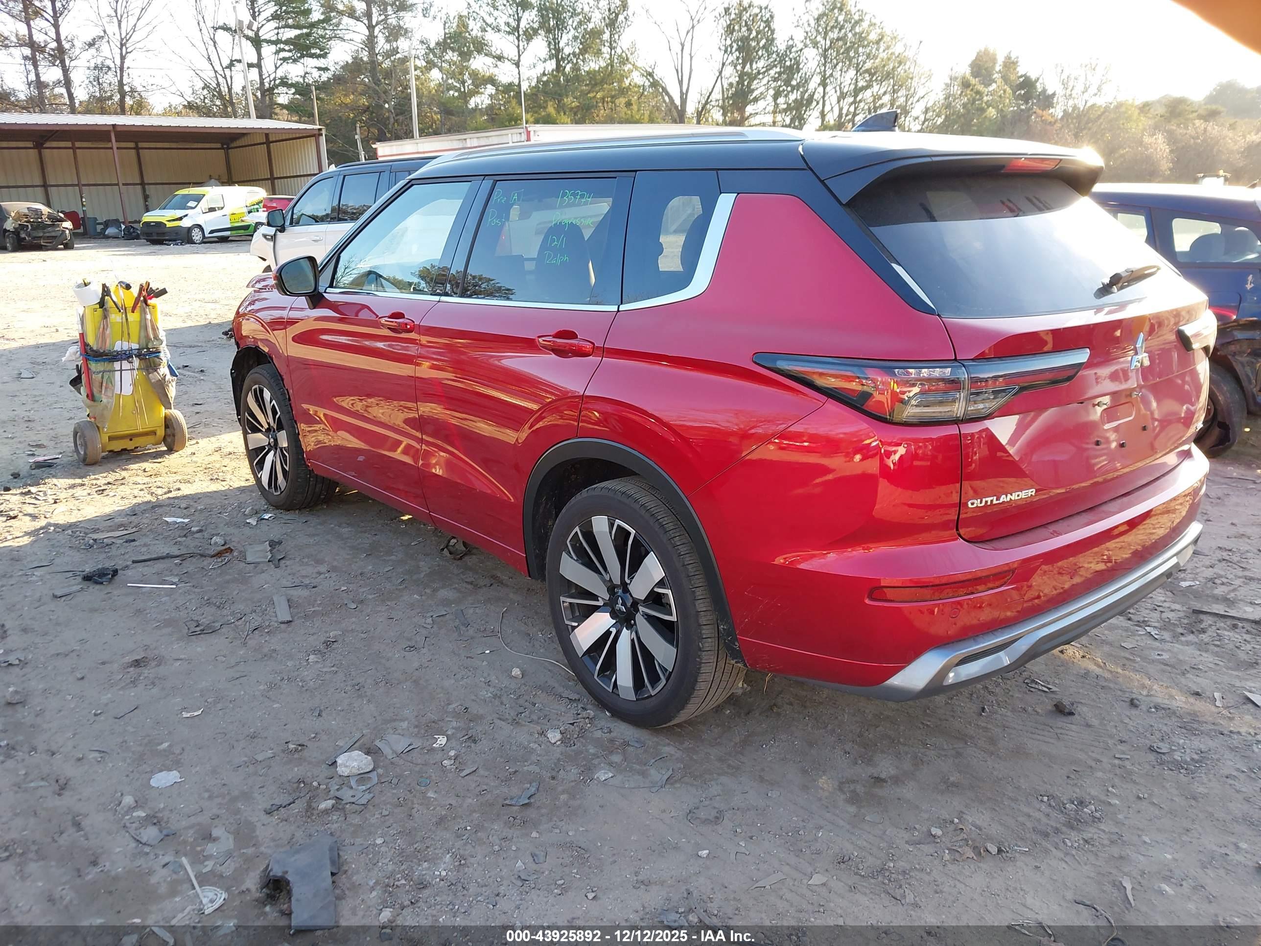 MITSUBISHI OUTLANDER image 3
