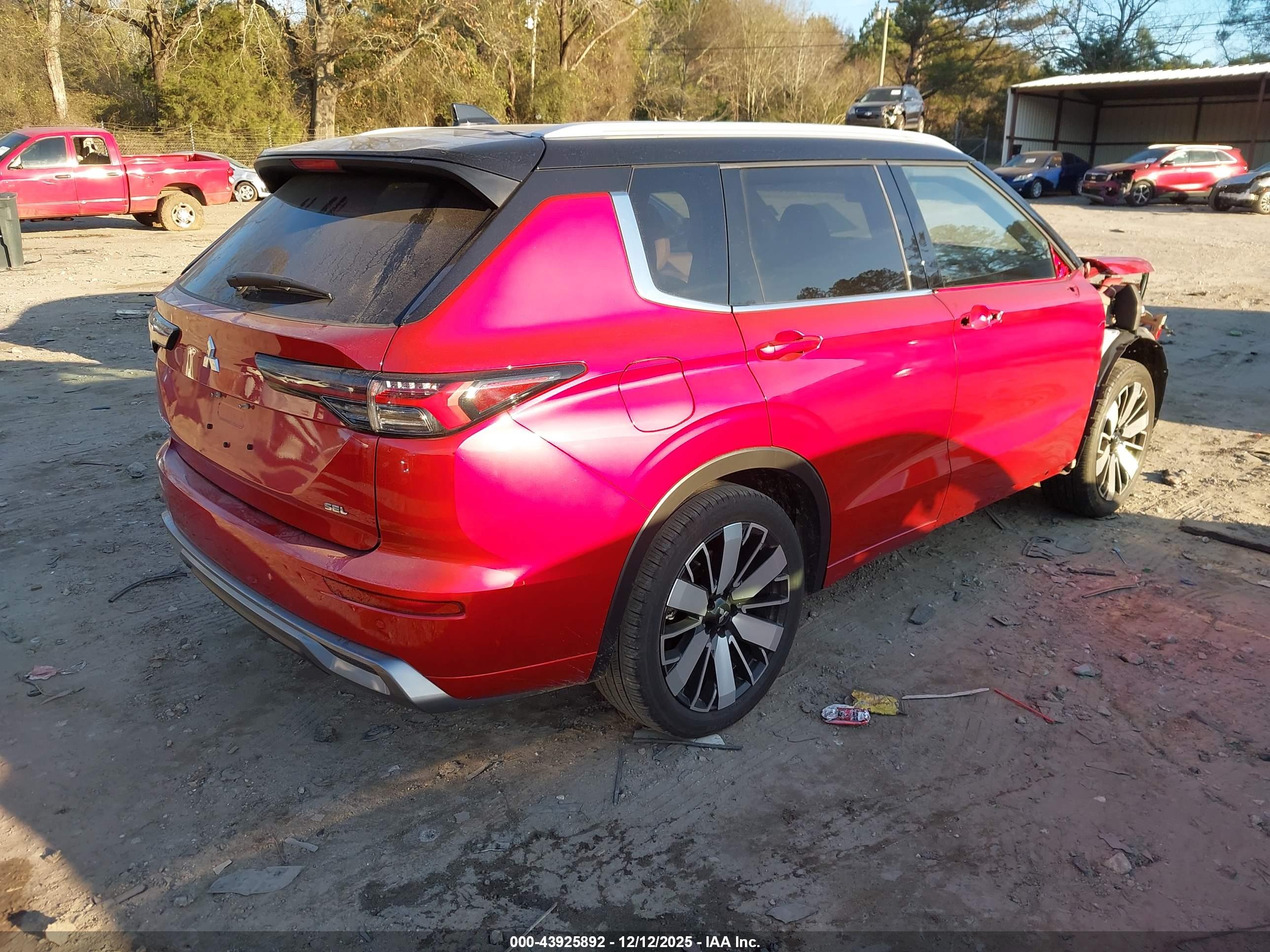 MITSUBISHI OUTLANDER image 4