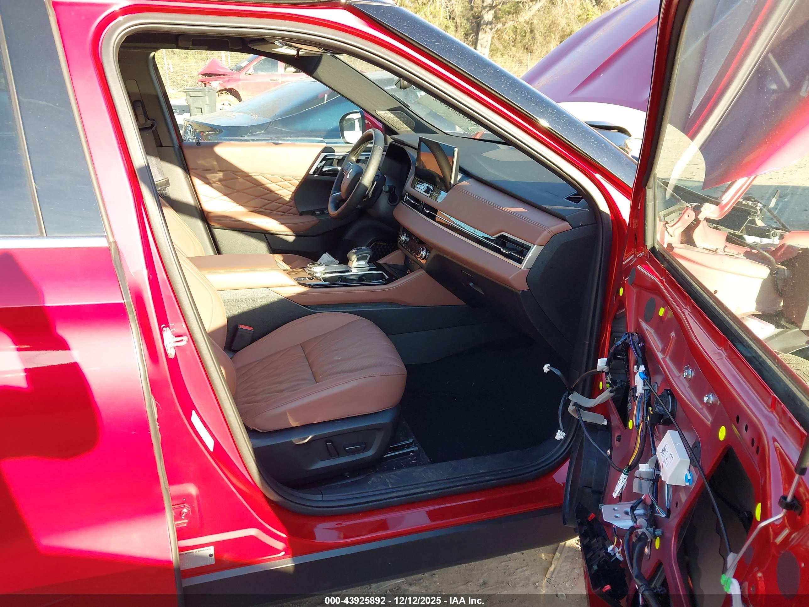 MITSUBISHI OUTLANDER image 5