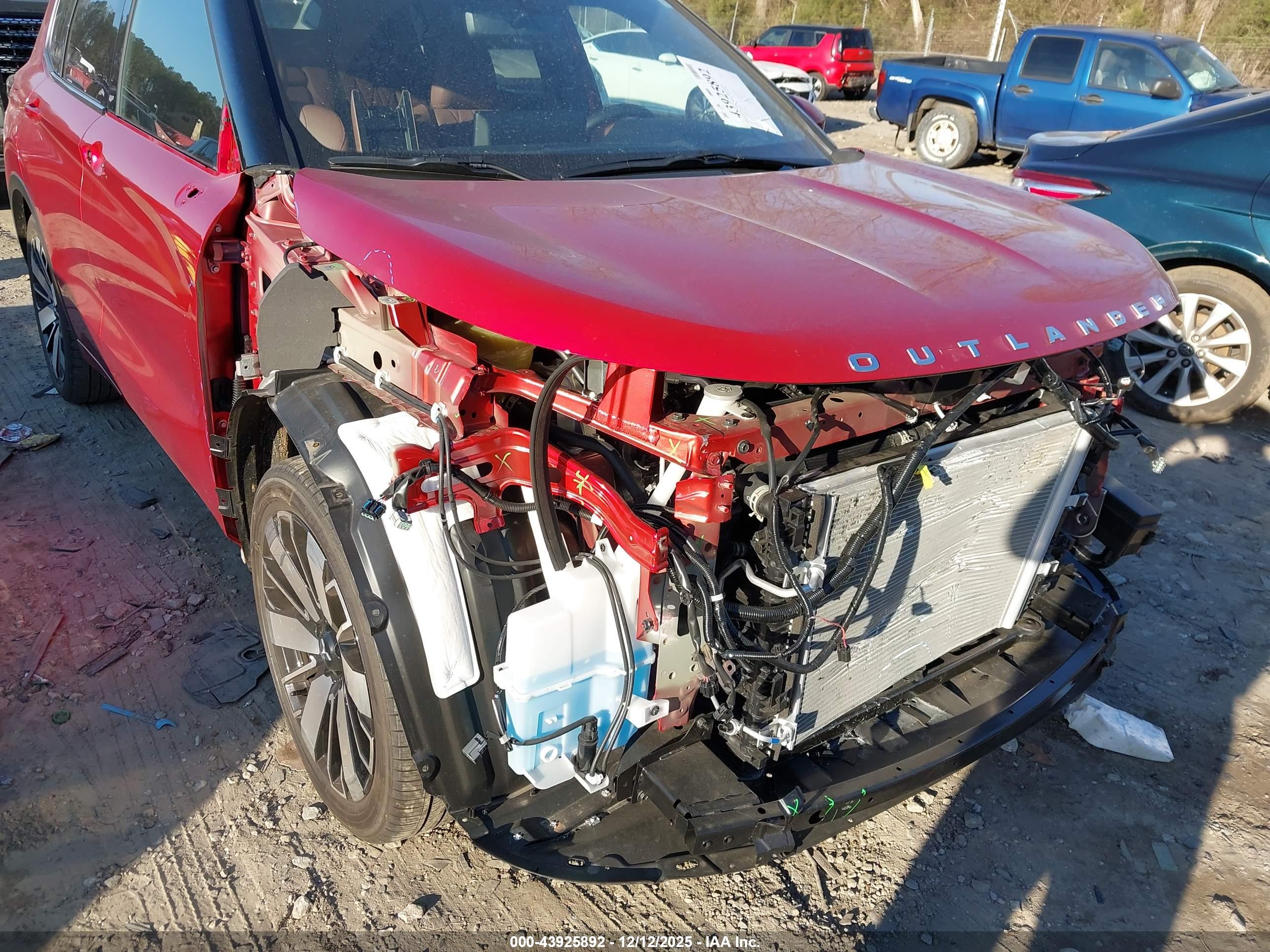 MITSUBISHI OUTLANDER image 6