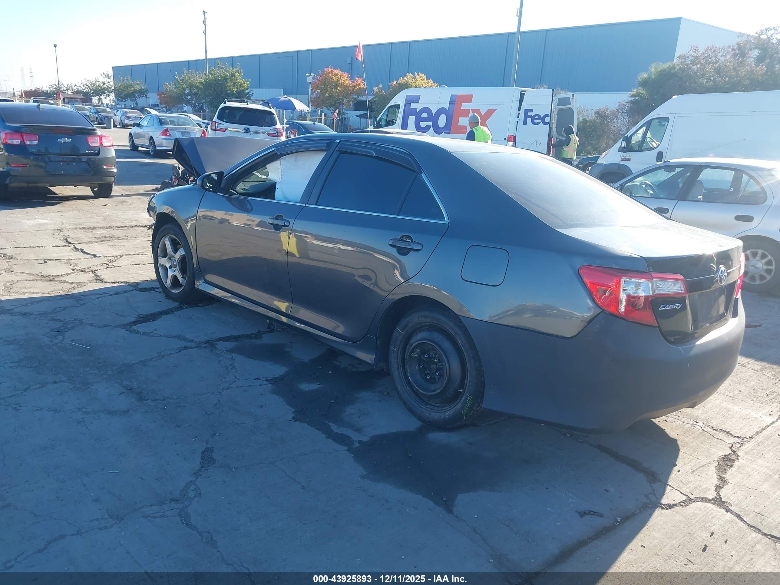 TOYOTA CAMRY image 3