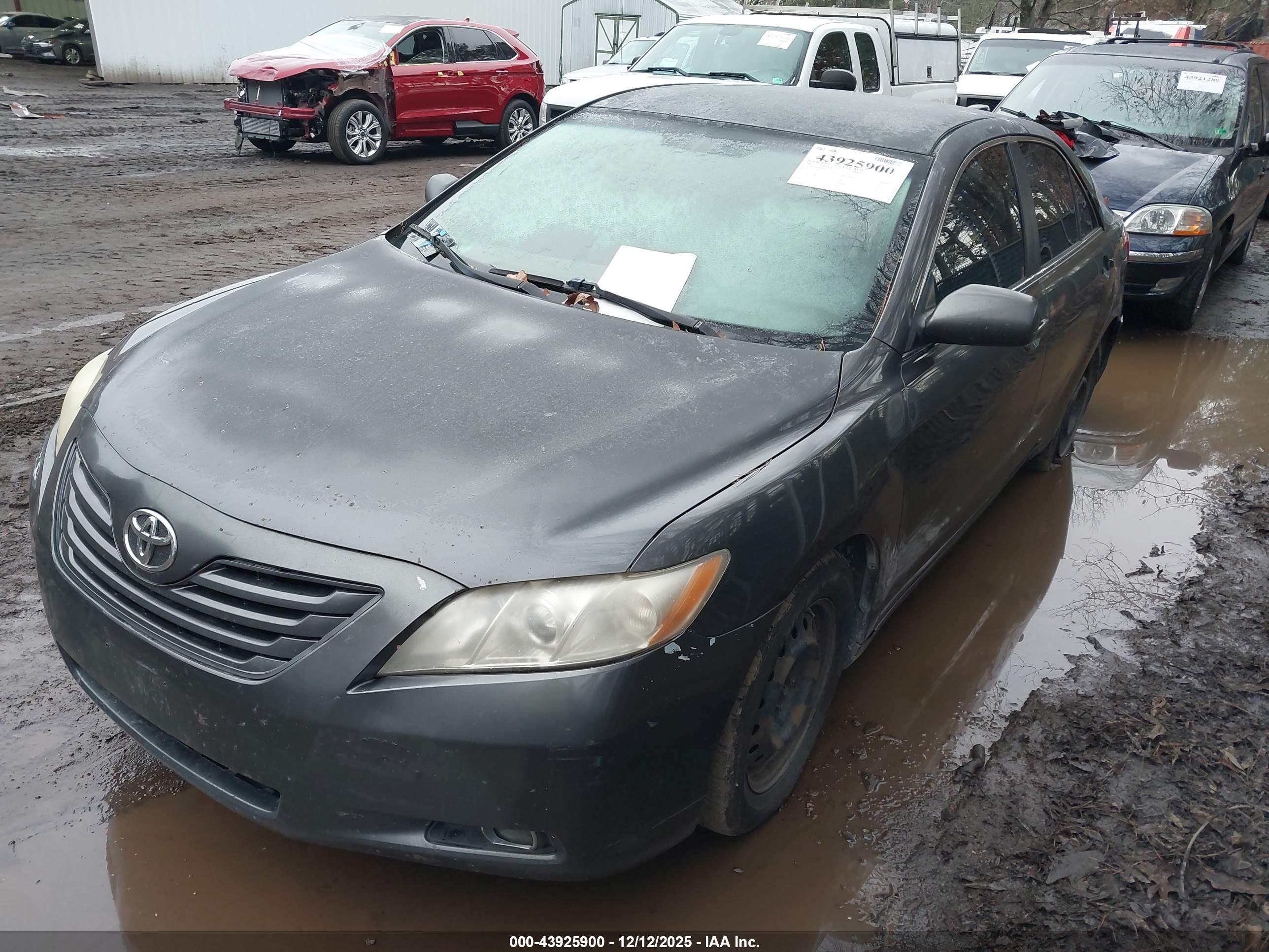 TOYOTA CAMRY image 2