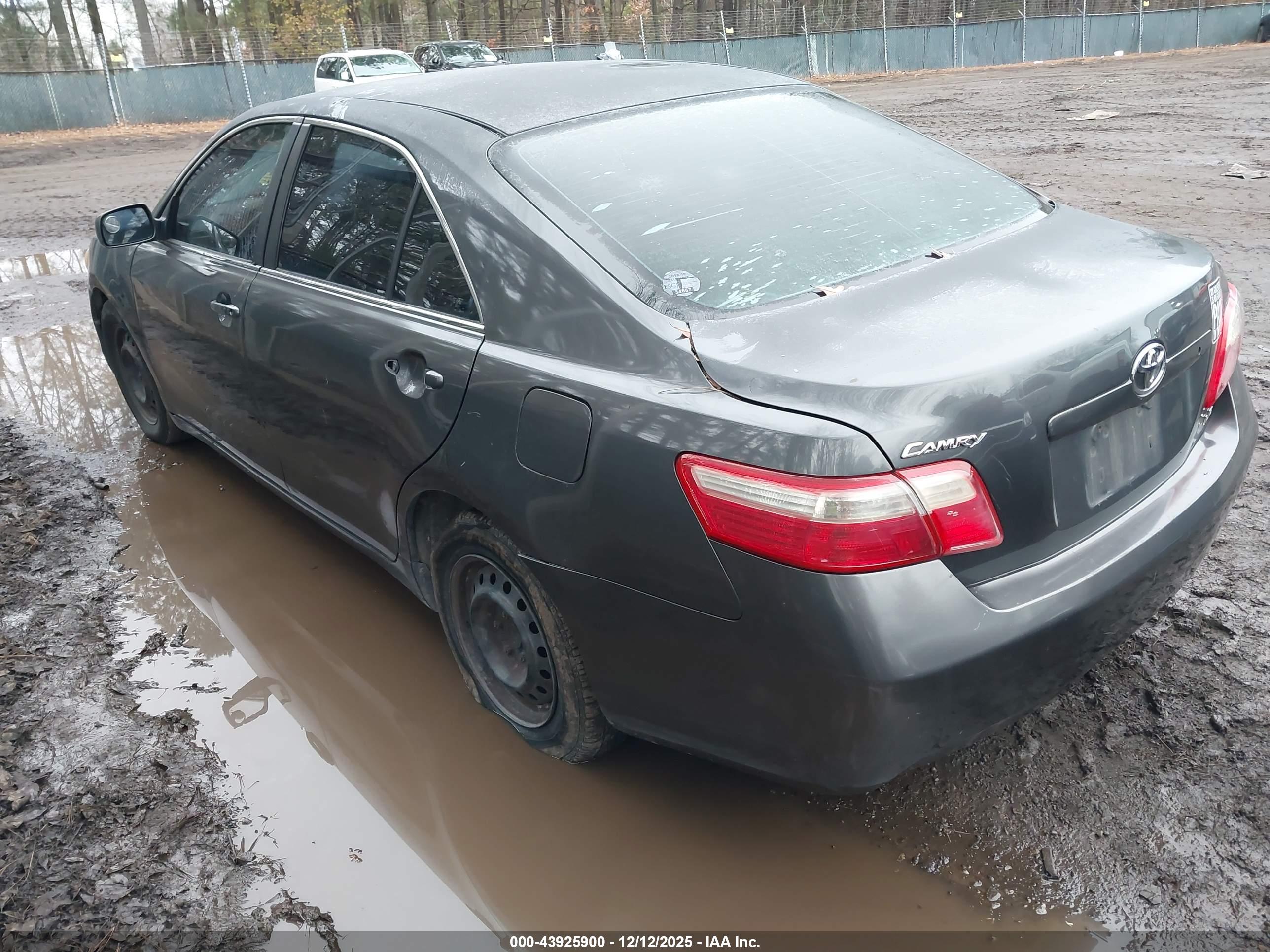 TOYOTA CAMRY image 3
