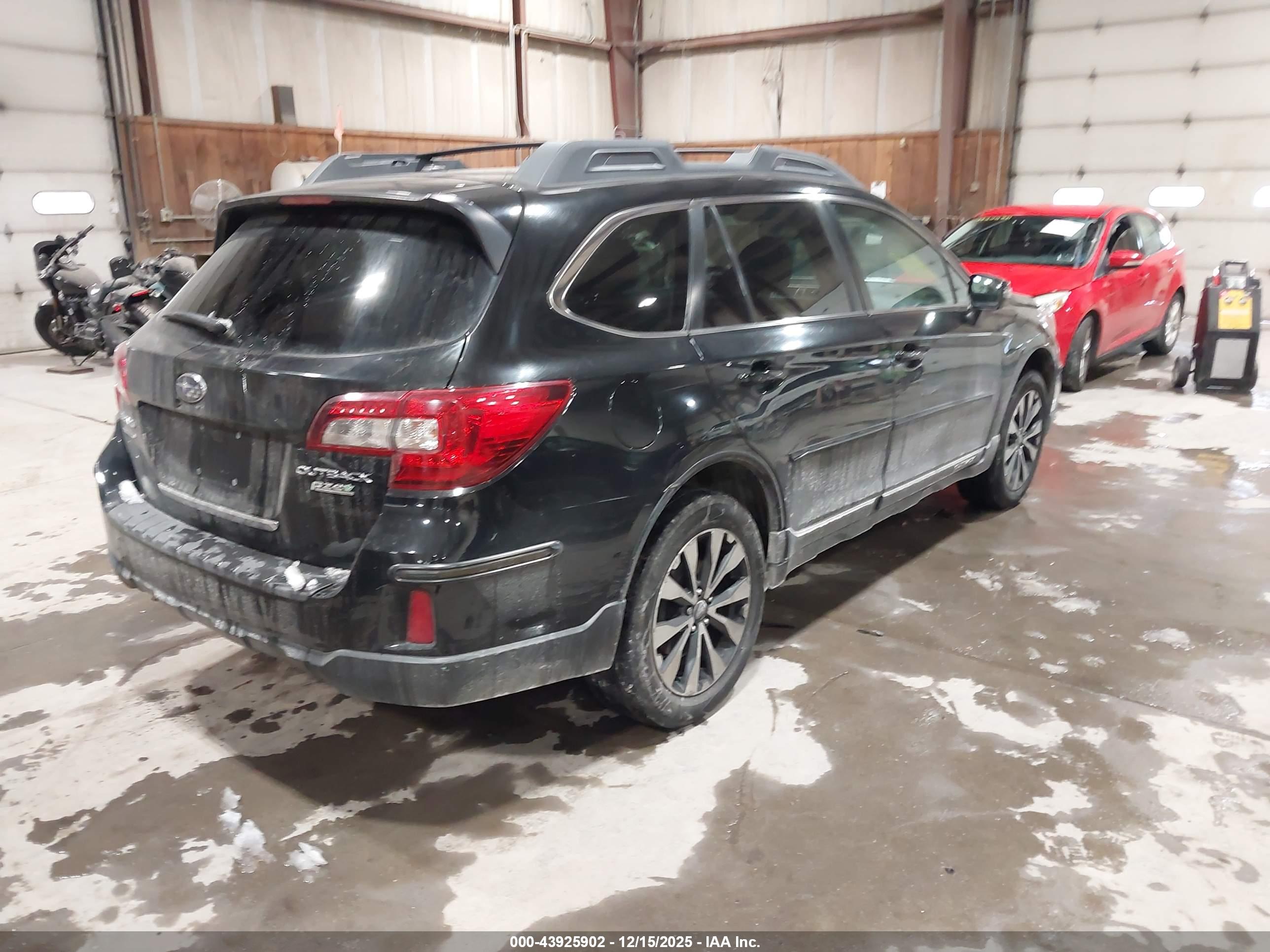 SUBARU OUTBACK image 4
