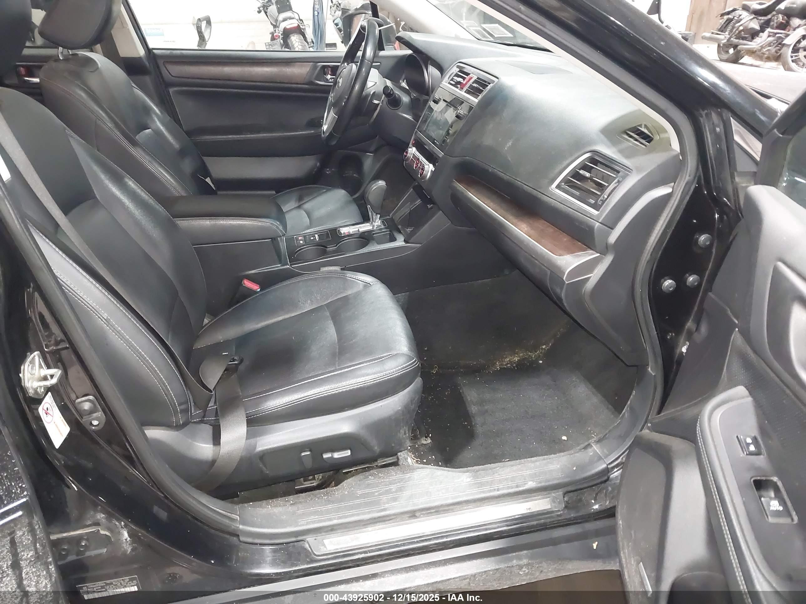 SUBARU OUTBACK image 5