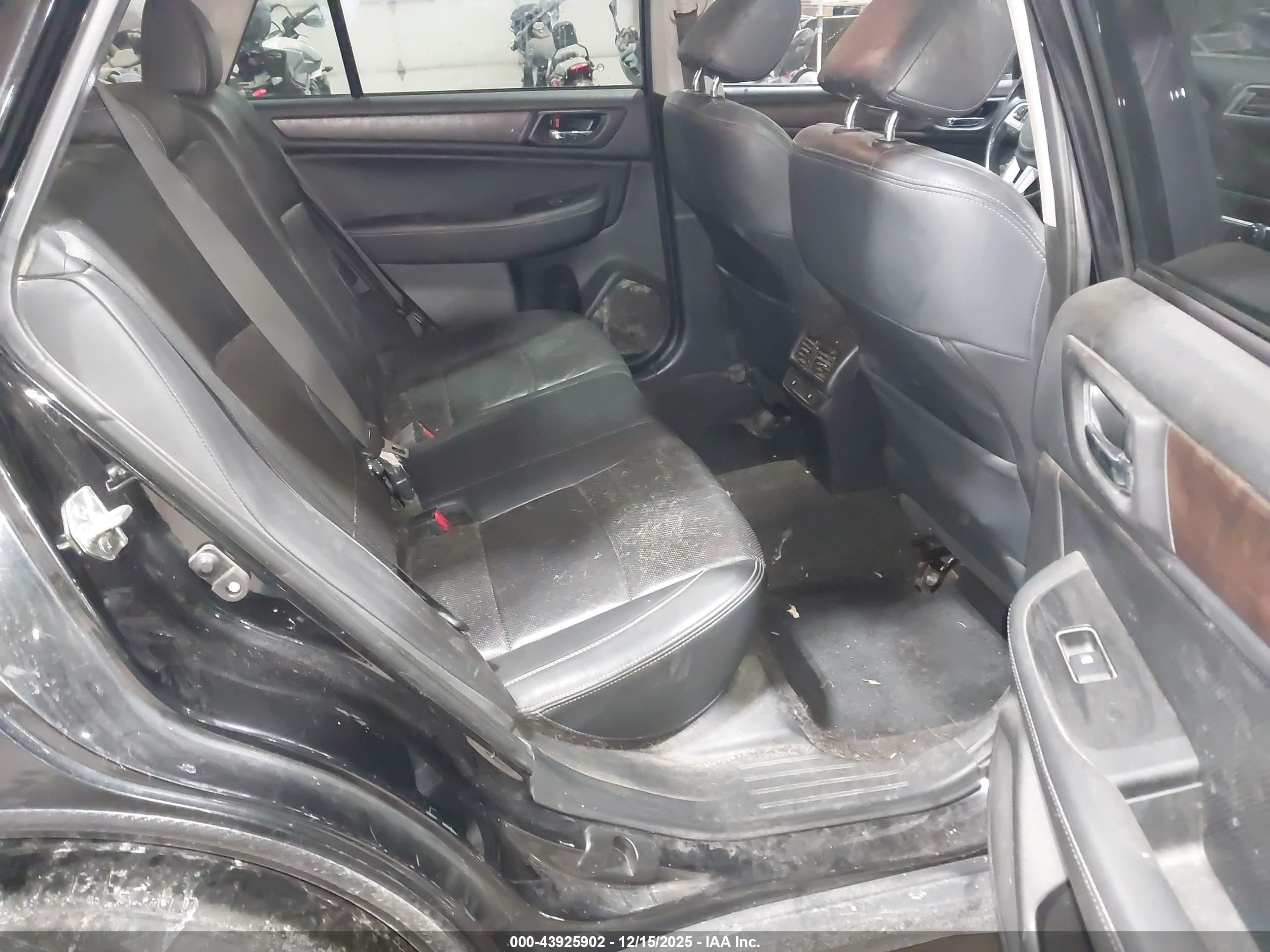 SUBARU OUTBACK image 8