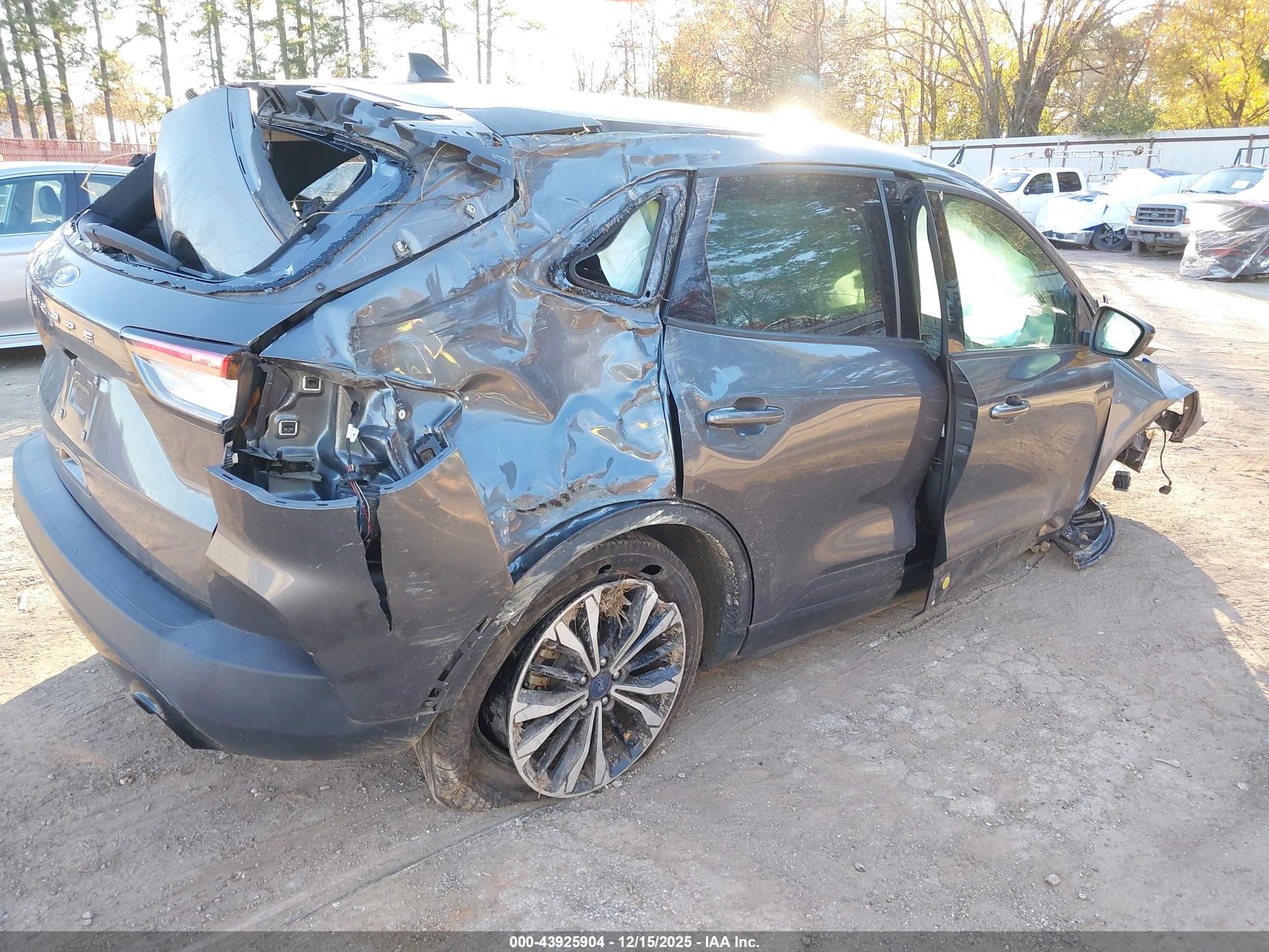 FORD ESCAPE image 4