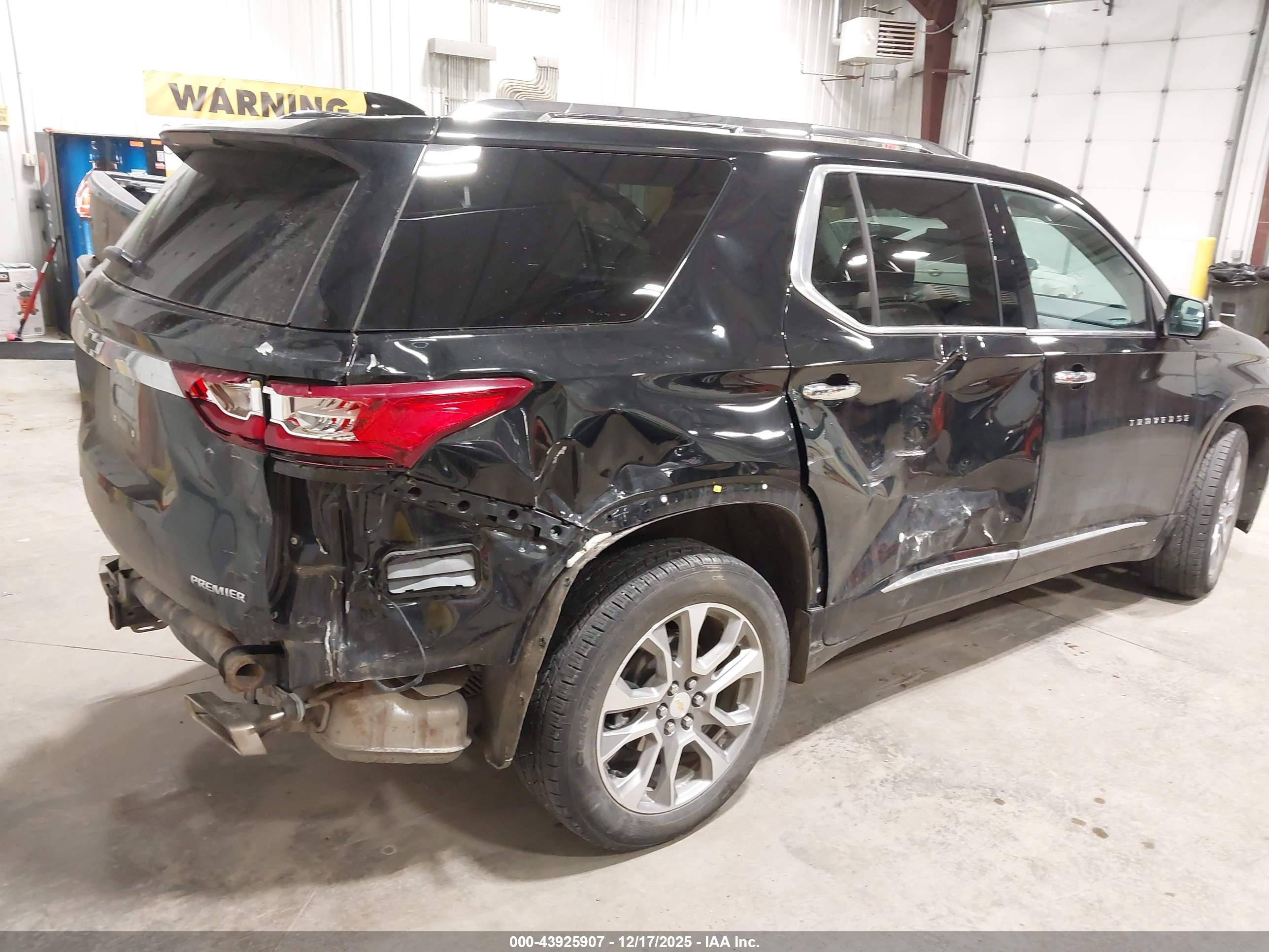 CHEVROLET TRAVERSE image 4