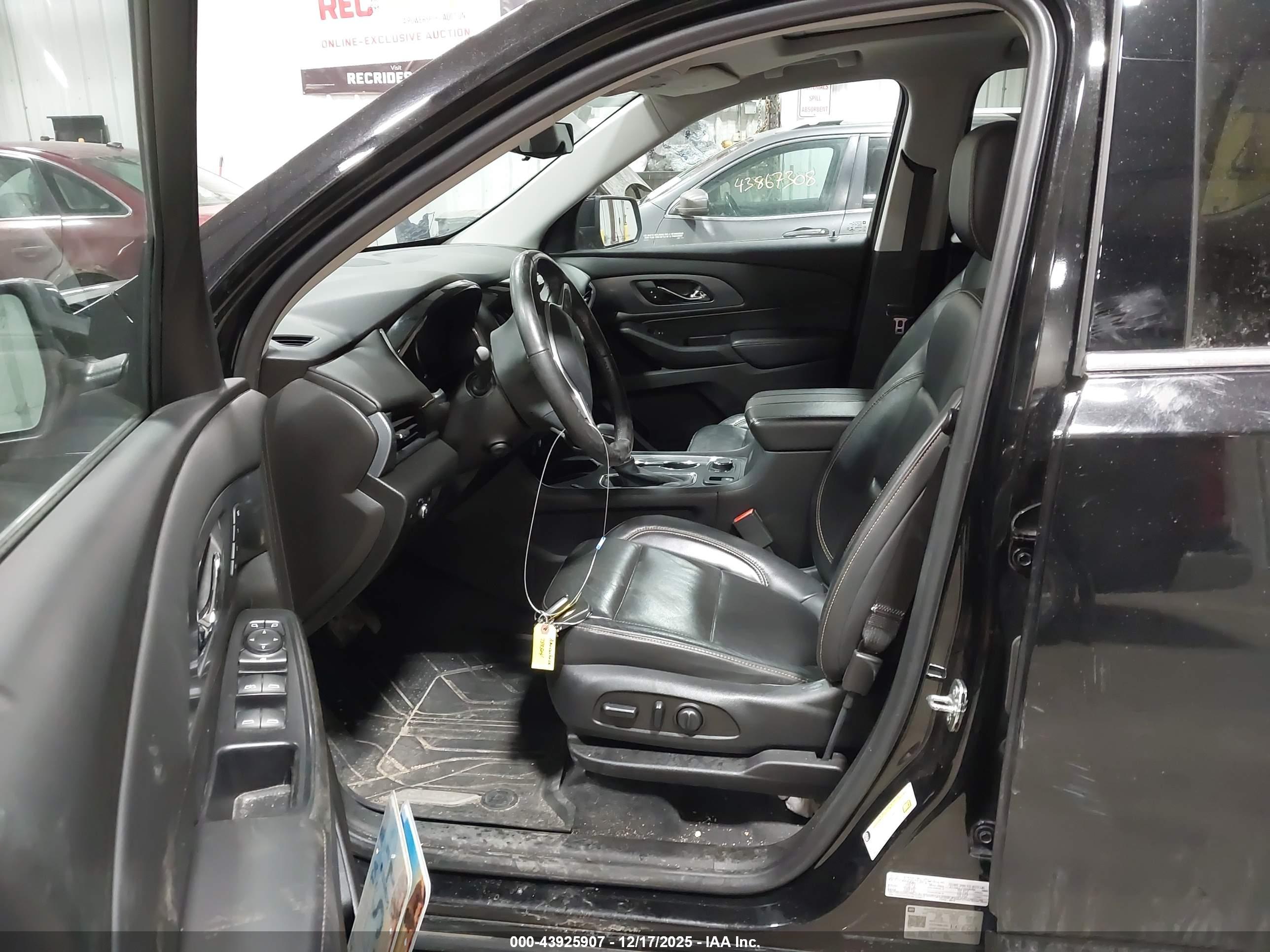 CHEVROLET TRAVERSE image 5