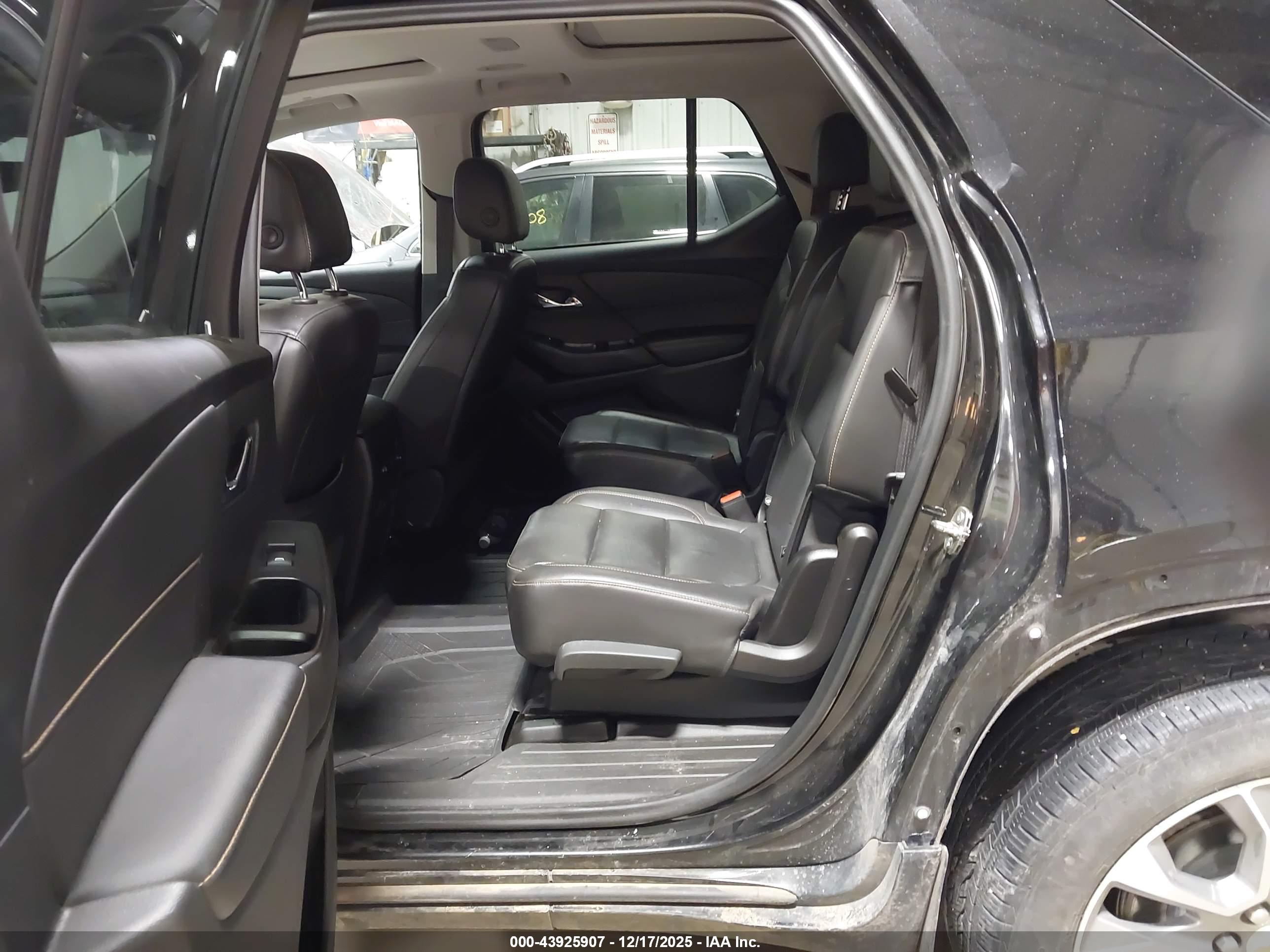 CHEVROLET TRAVERSE image 8