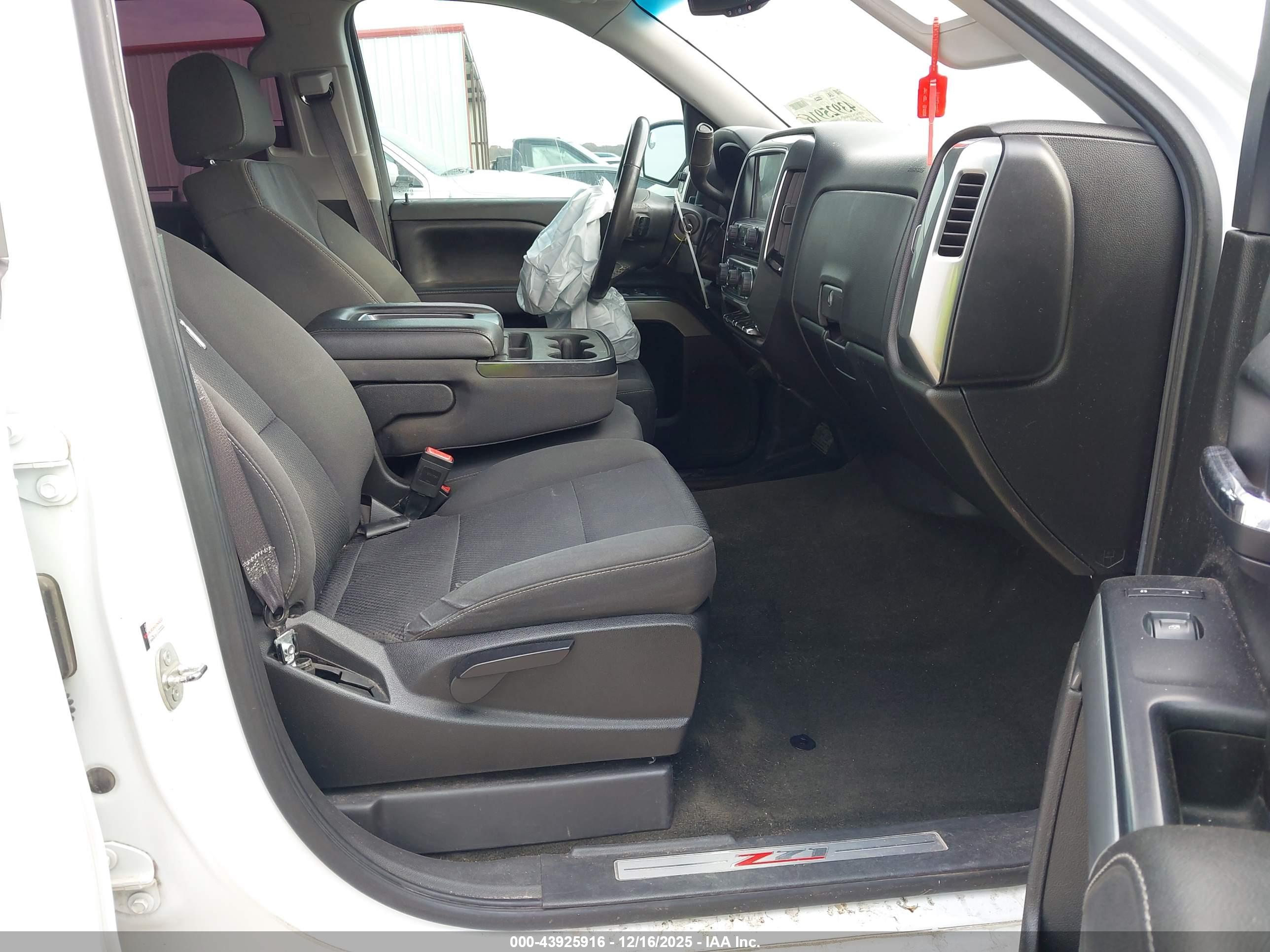 CHEVROLET SILVERADO image 5