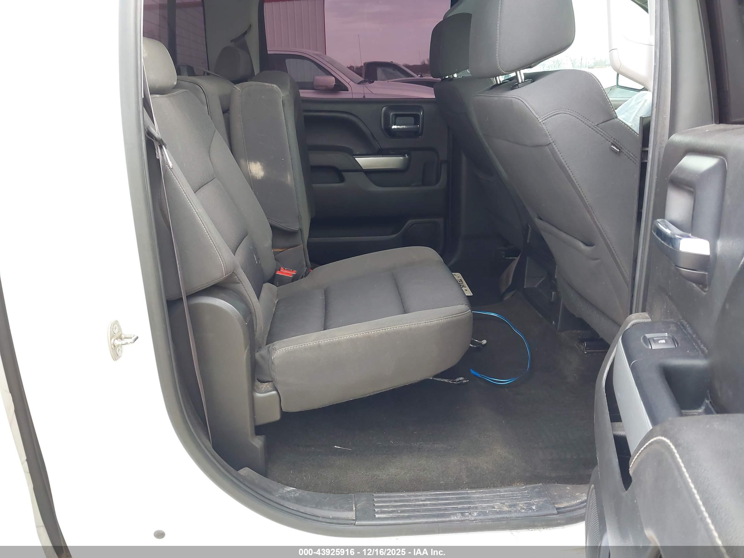 CHEVROLET SILVERADO image 8