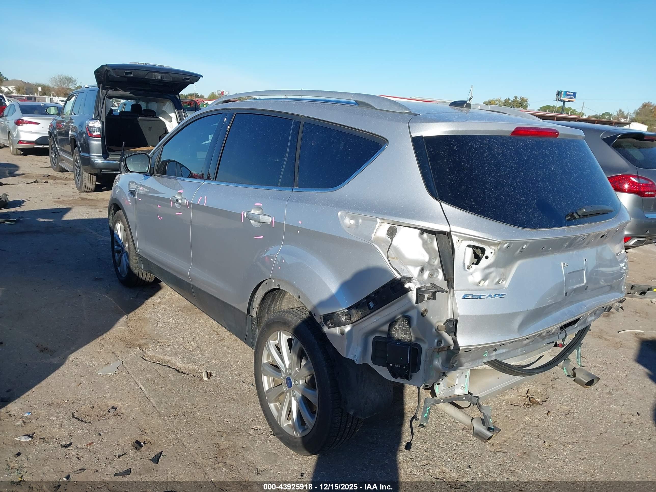 FORD ESCAPE image 3
