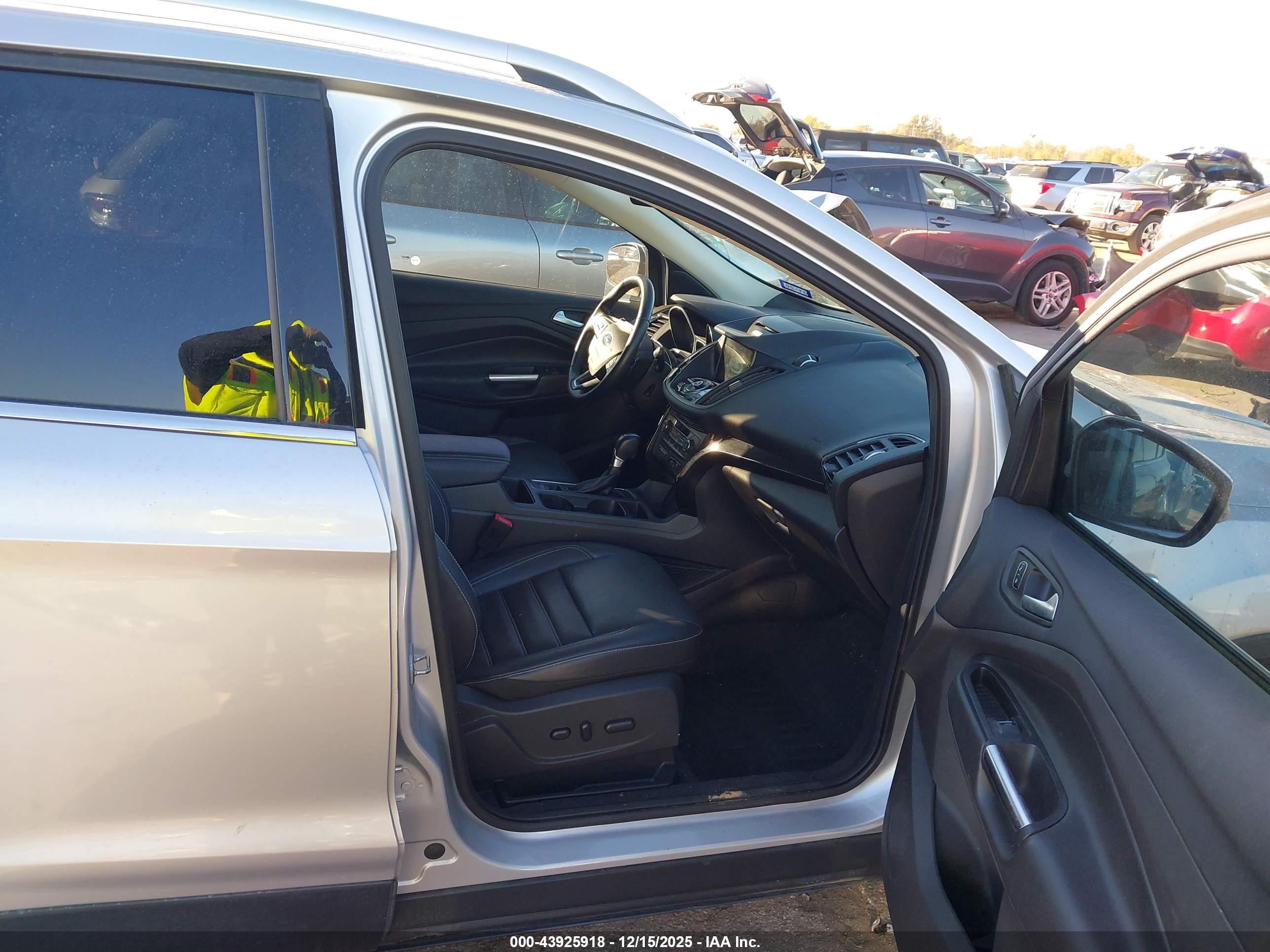 FORD ESCAPE image 5