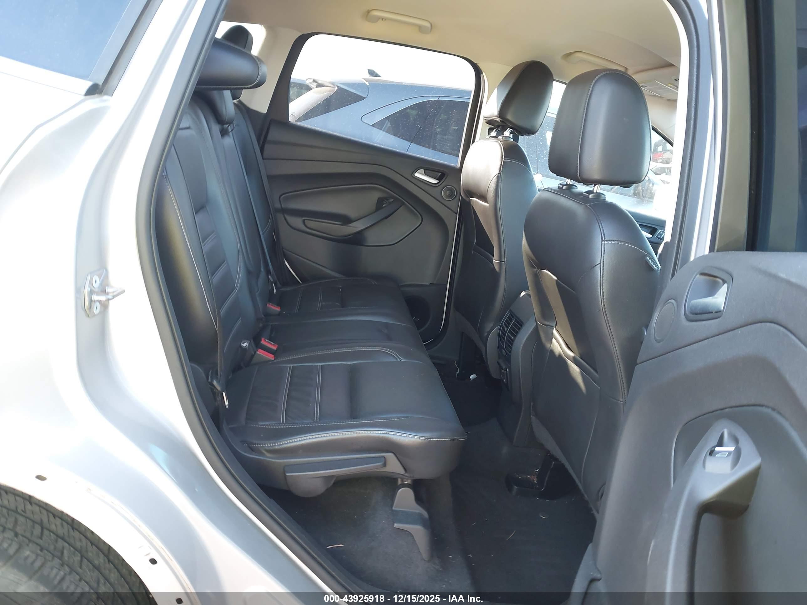 FORD ESCAPE image 8