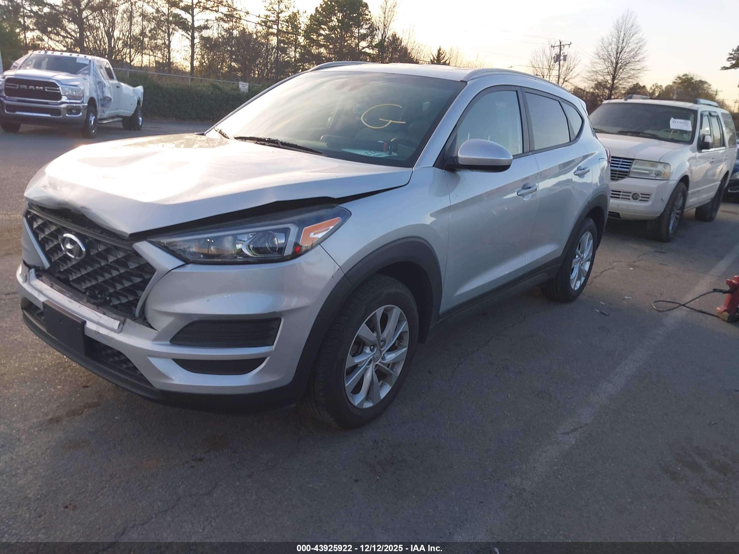 HYUNDAI TUCSON image 2