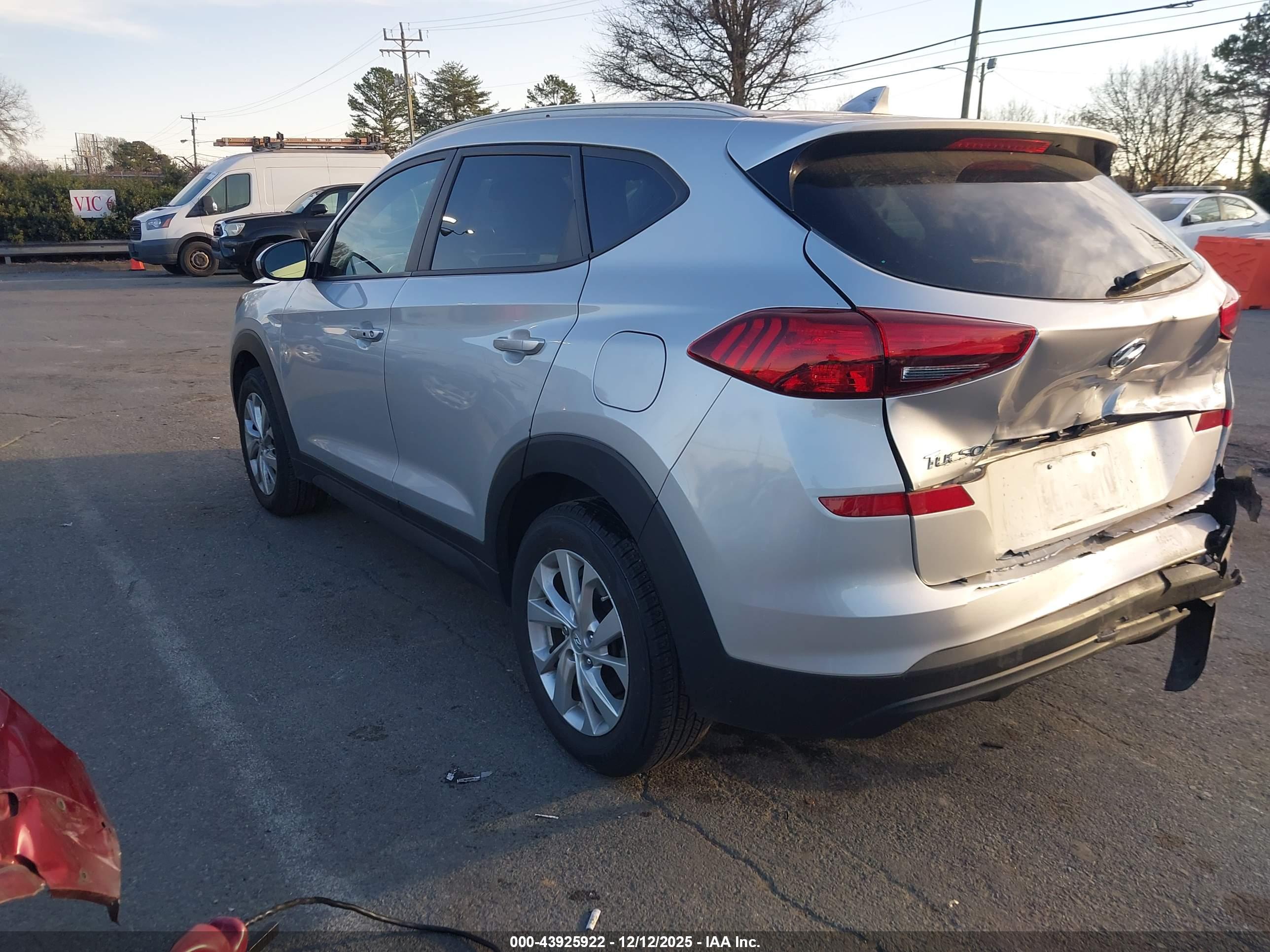 HYUNDAI TUCSON image 3