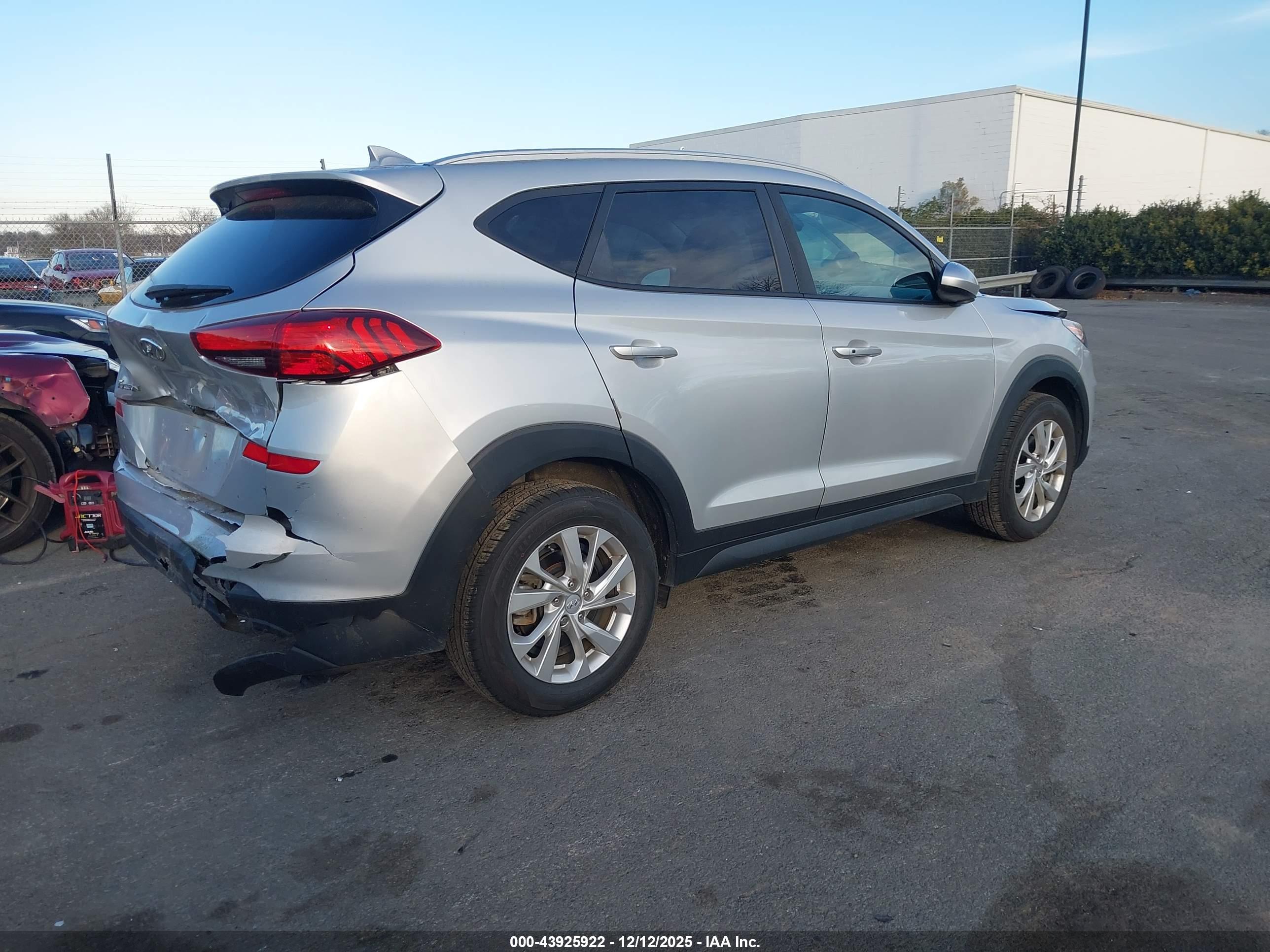 HYUNDAI TUCSON image 4
