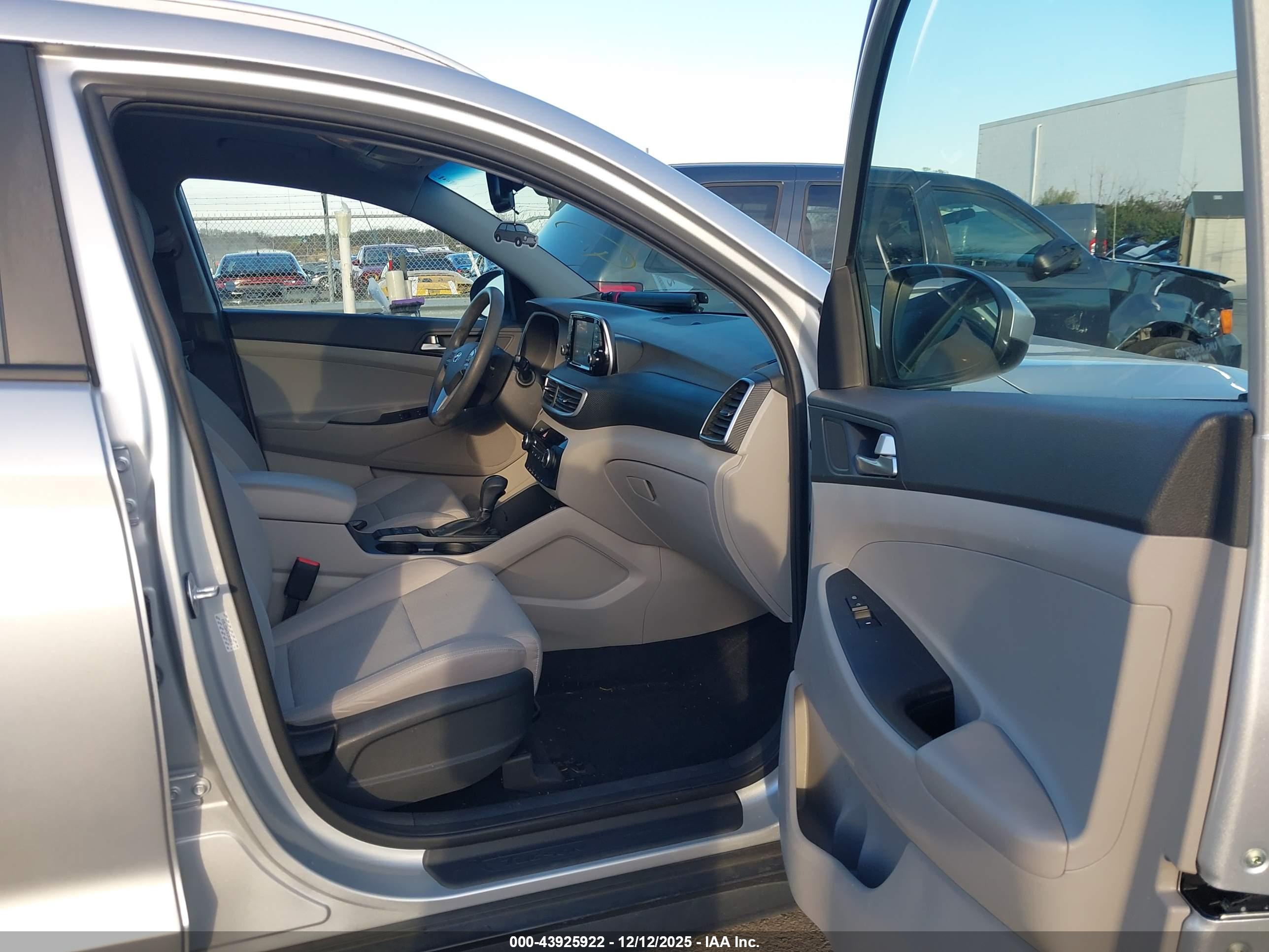 HYUNDAI TUCSON image 5