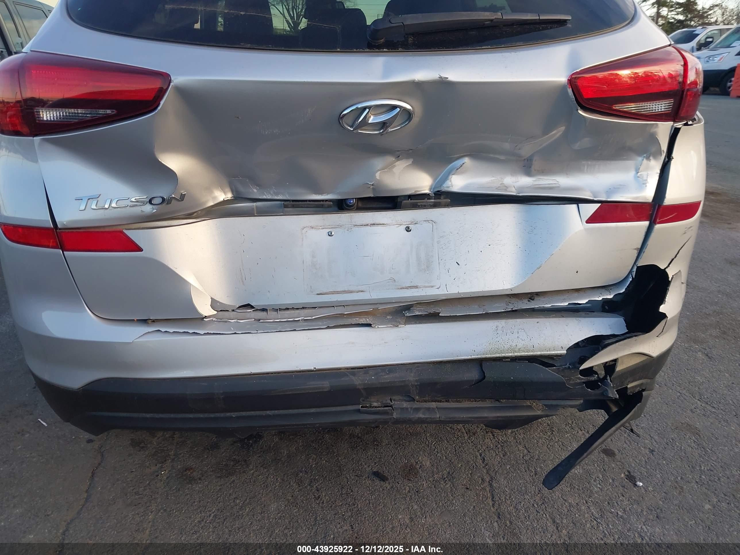 HYUNDAI TUCSON image 6