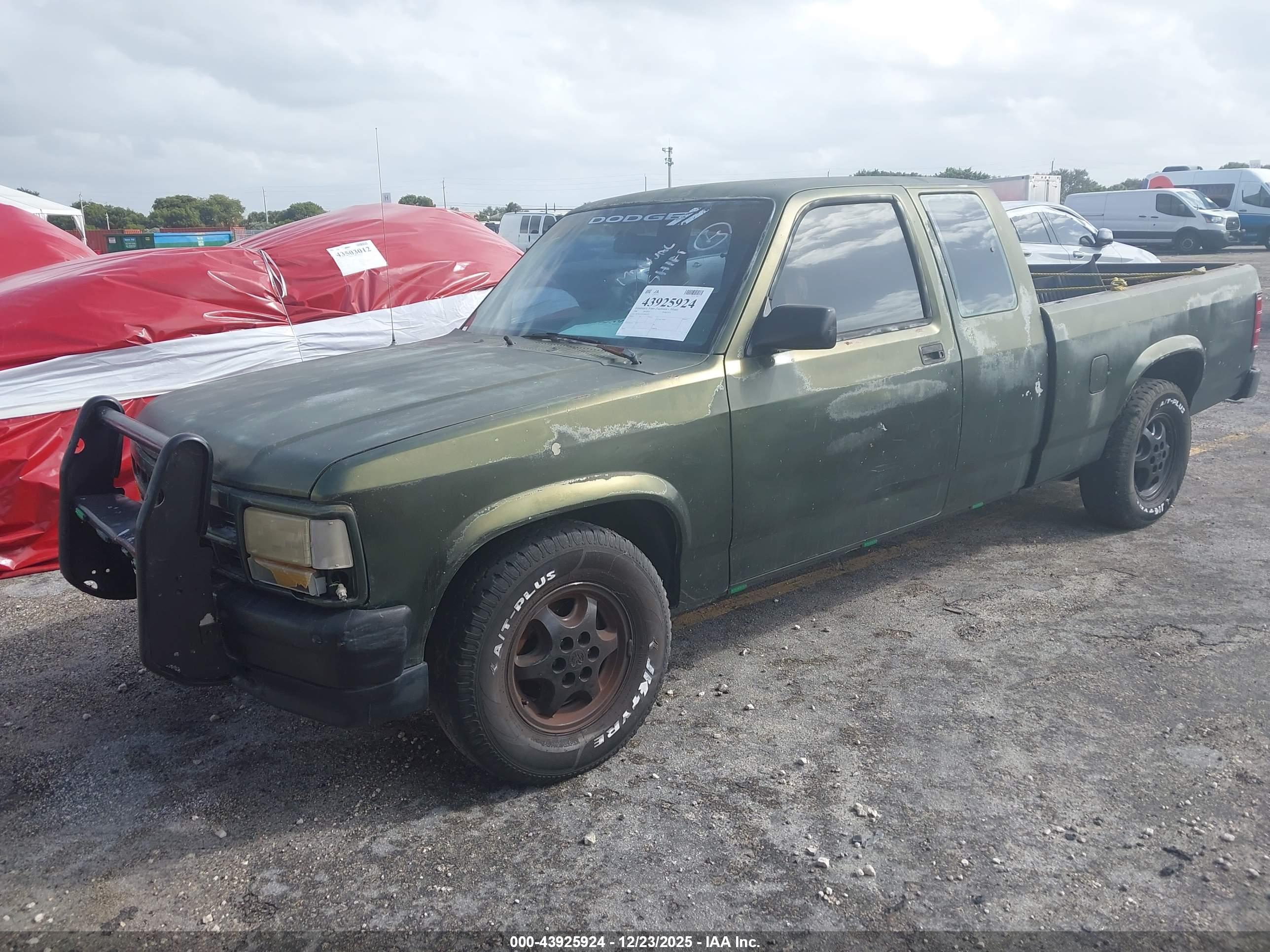 DODGE DAKOTA image 2