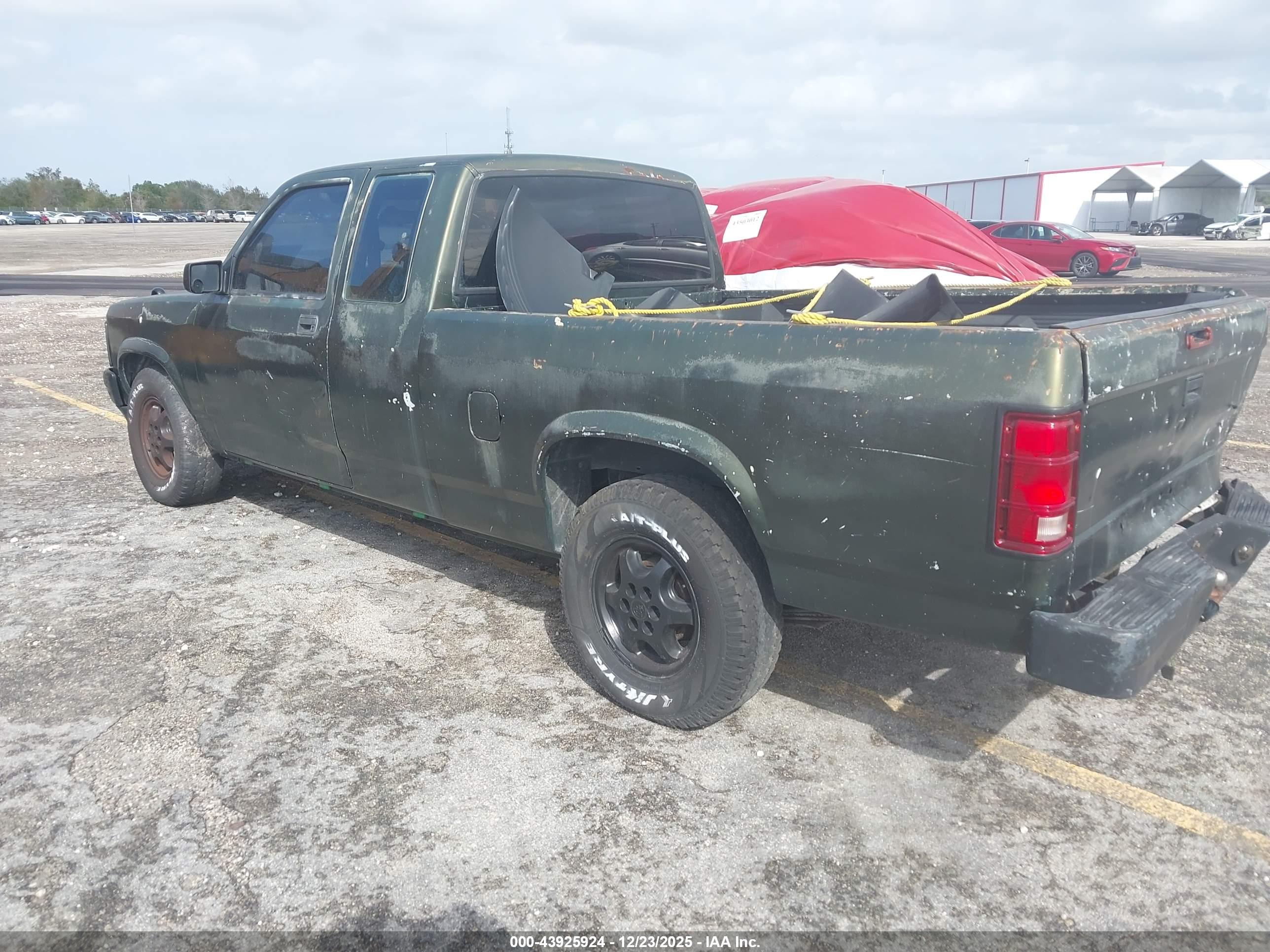 DODGE DAKOTA image 3