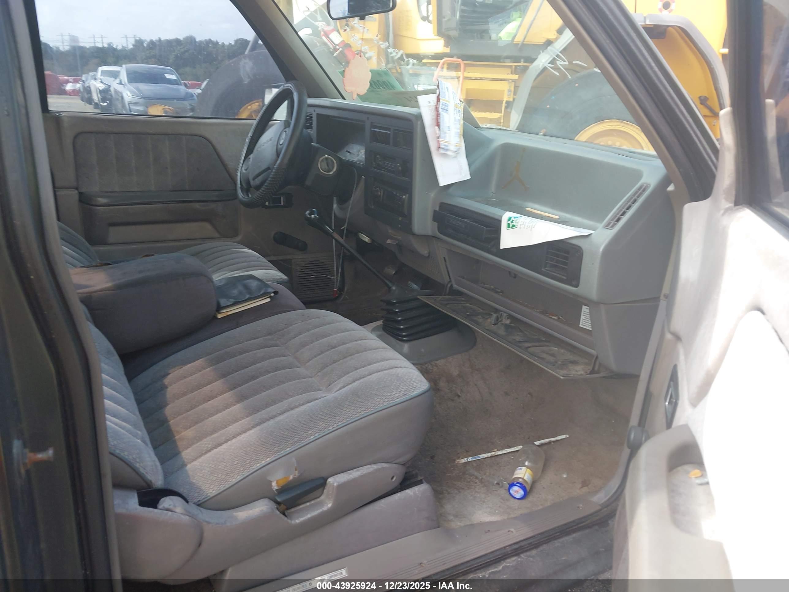 DODGE DAKOTA image 5