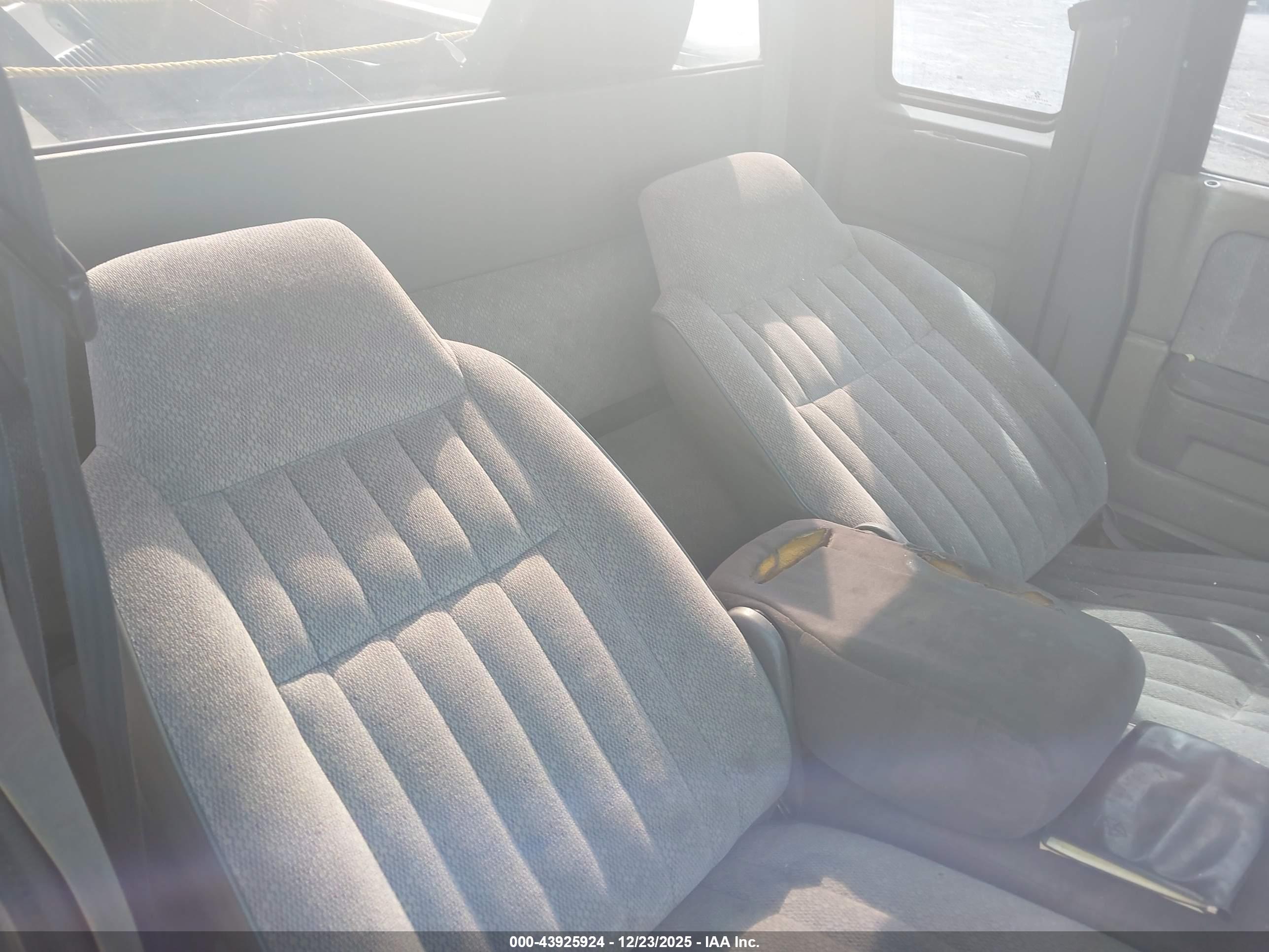 DODGE DAKOTA image 8
