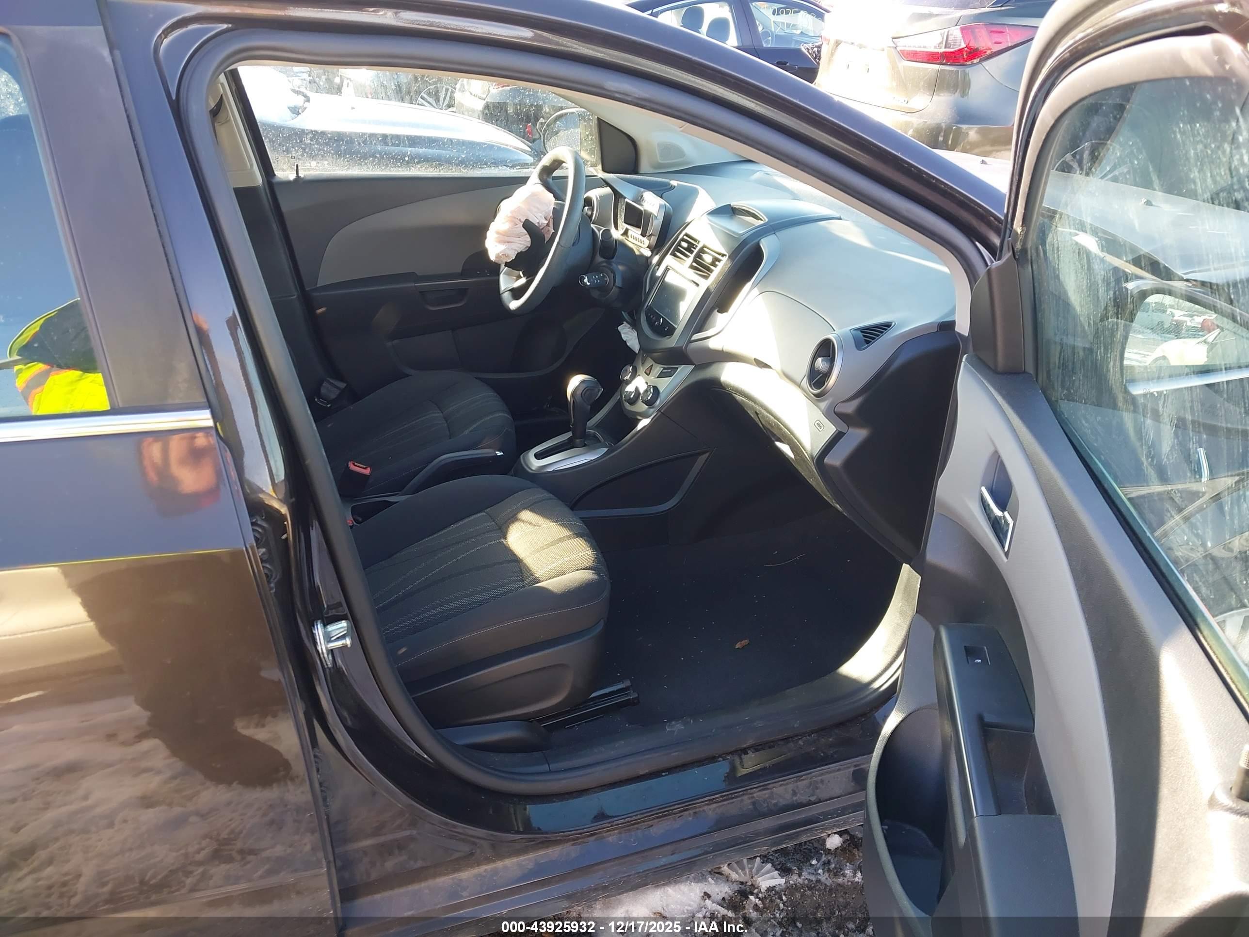 CHEVROLET SONIC image 5
