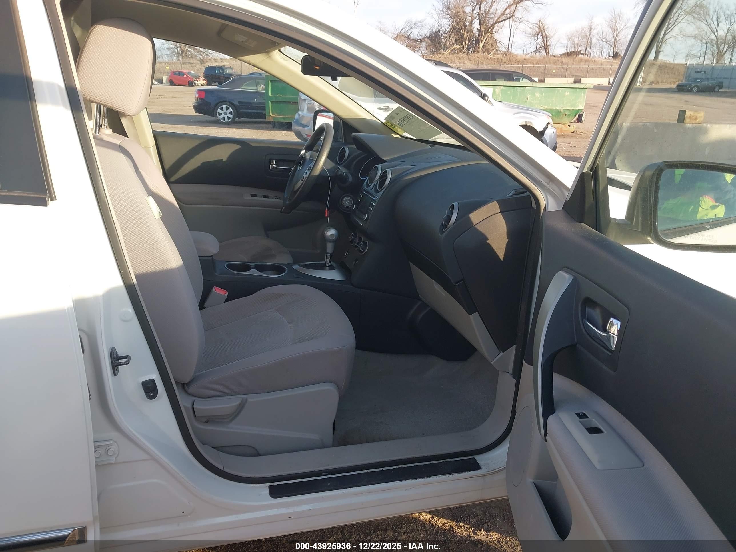 NISSAN ROGUE image 5