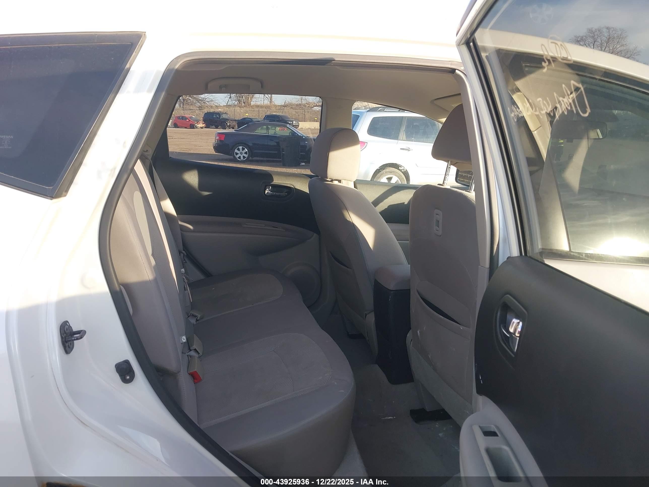 NISSAN ROGUE image 8