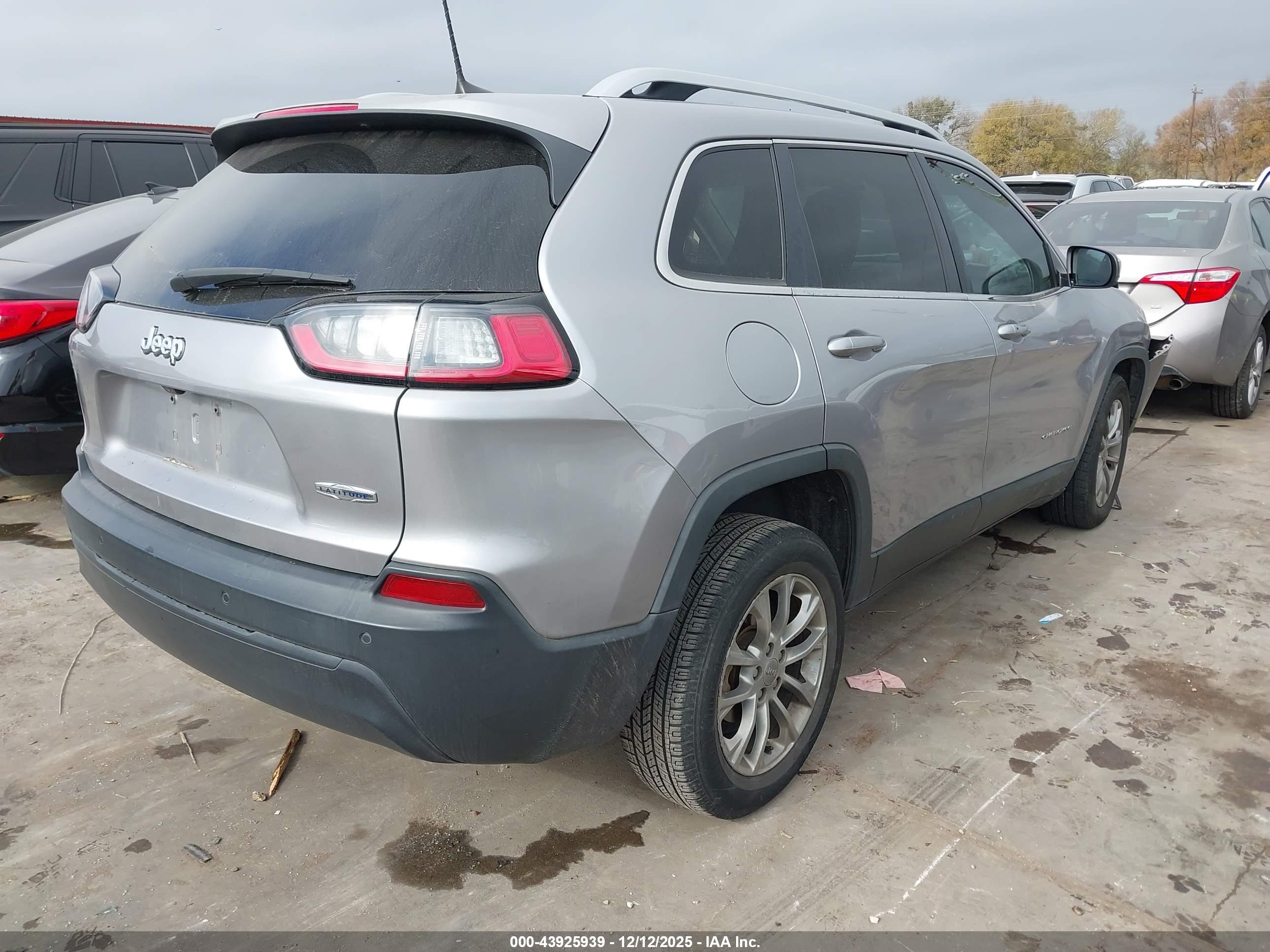 JEEP CHEROKEE image 4